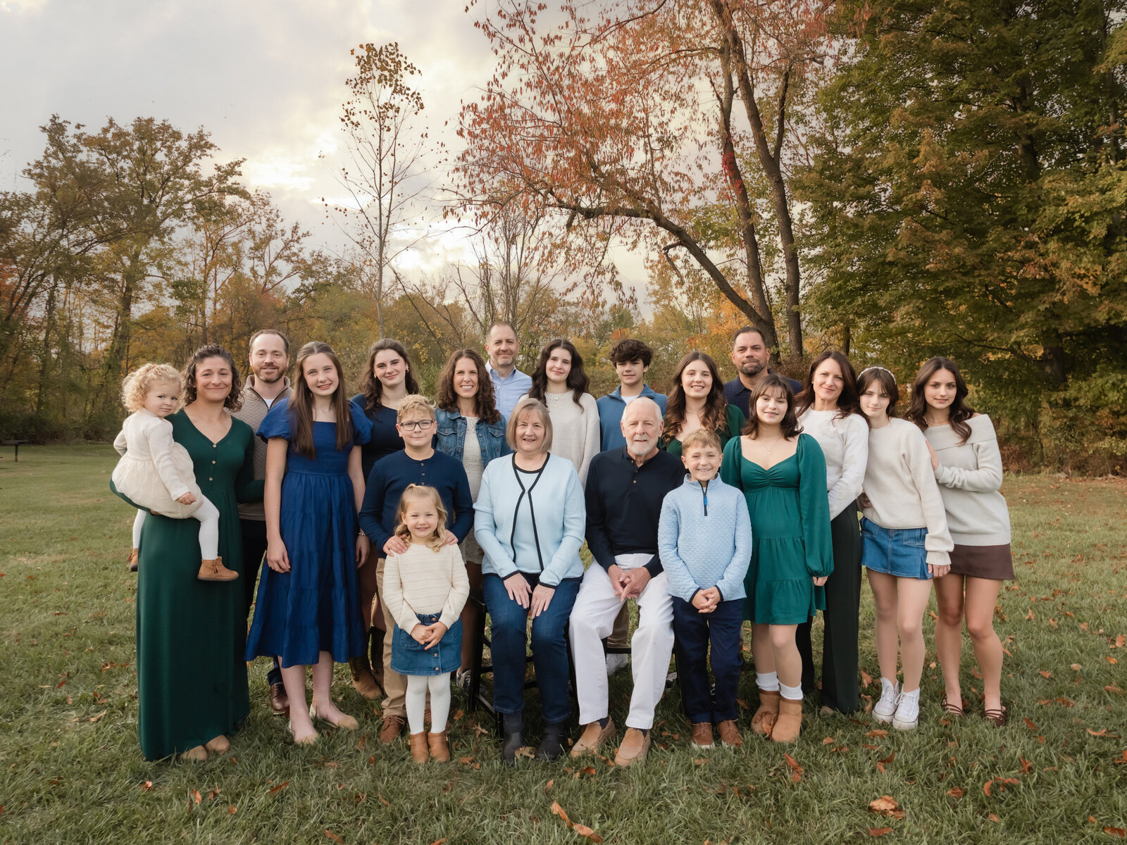 Extended family session at Green Leaf Park Medina, Ohio Cleveland family photography