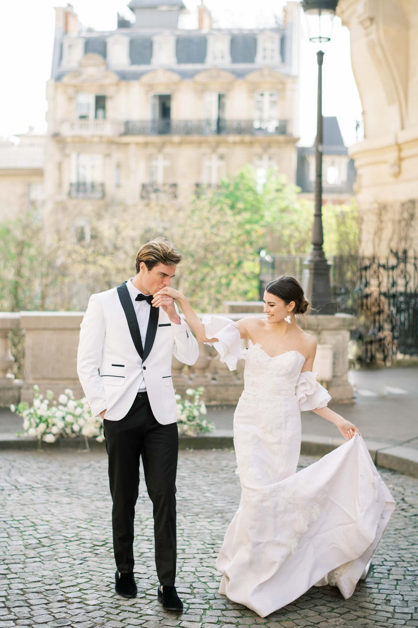 paris bride and groom at the eiffel-1023