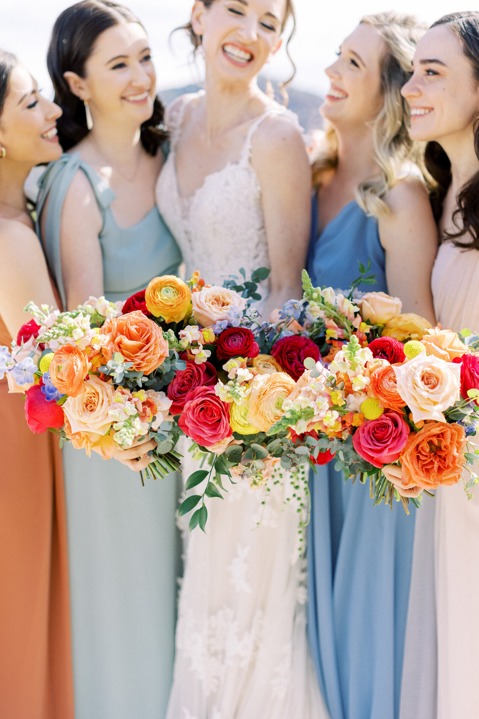 wedding-bouquets-bridal-bridesmaids-pnk-peach-fuschia-floral