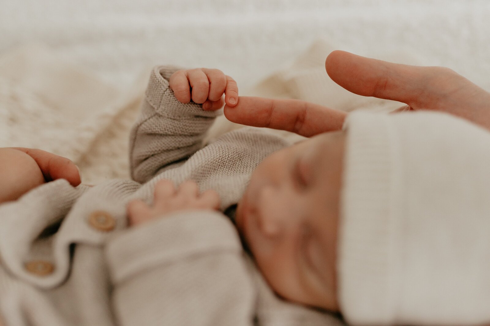 seance-photo-naissance-nouveaune-naturelle-portrait-bebe-bordeaux