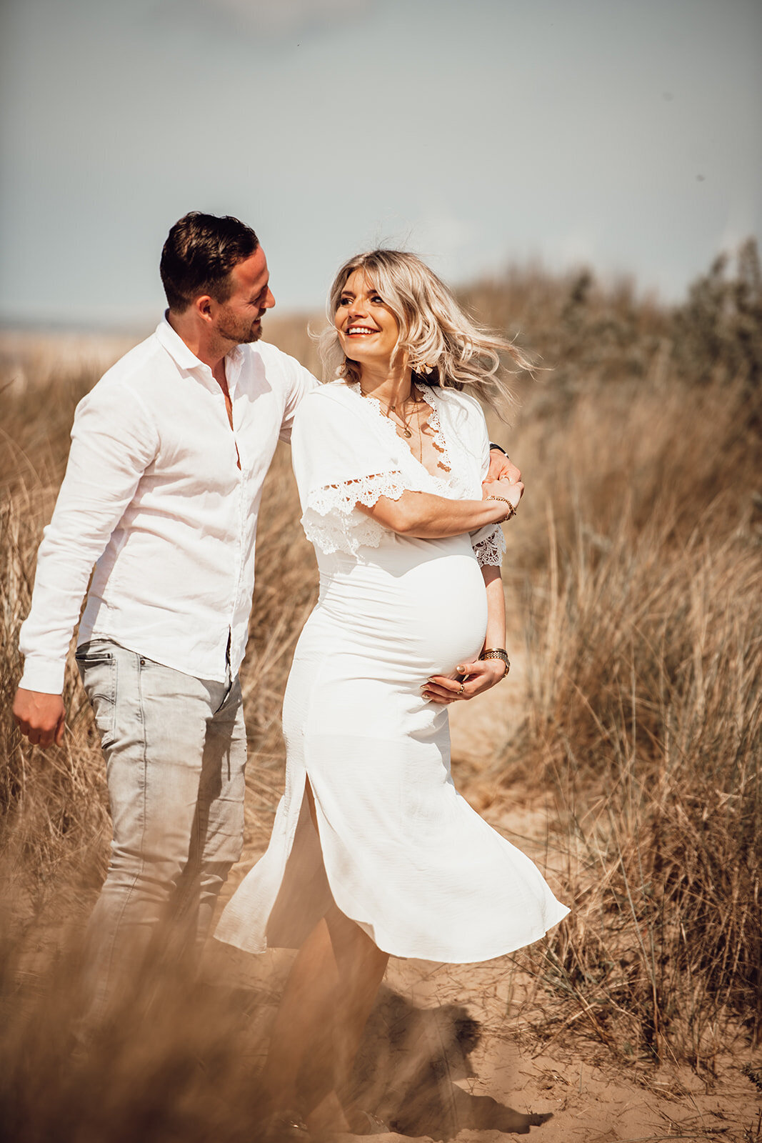 Babyfotografie met natuurlijke tinten en warme uitstraling