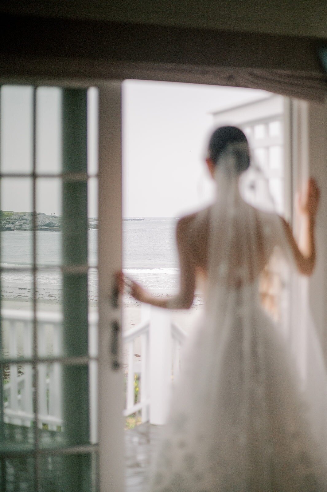 leila-james-events-newport-rhode-island-luxury-wedding-planner-castle-hill-wedding-coastal-wedding-photographer-stephanie-vegliantePreparations-128 copy