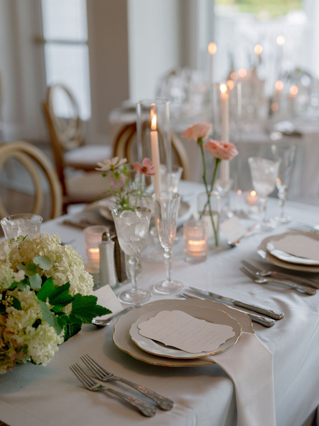 55Kate Campbell Floral The Oaks waterfront summer wedding by Julie Livingston photo