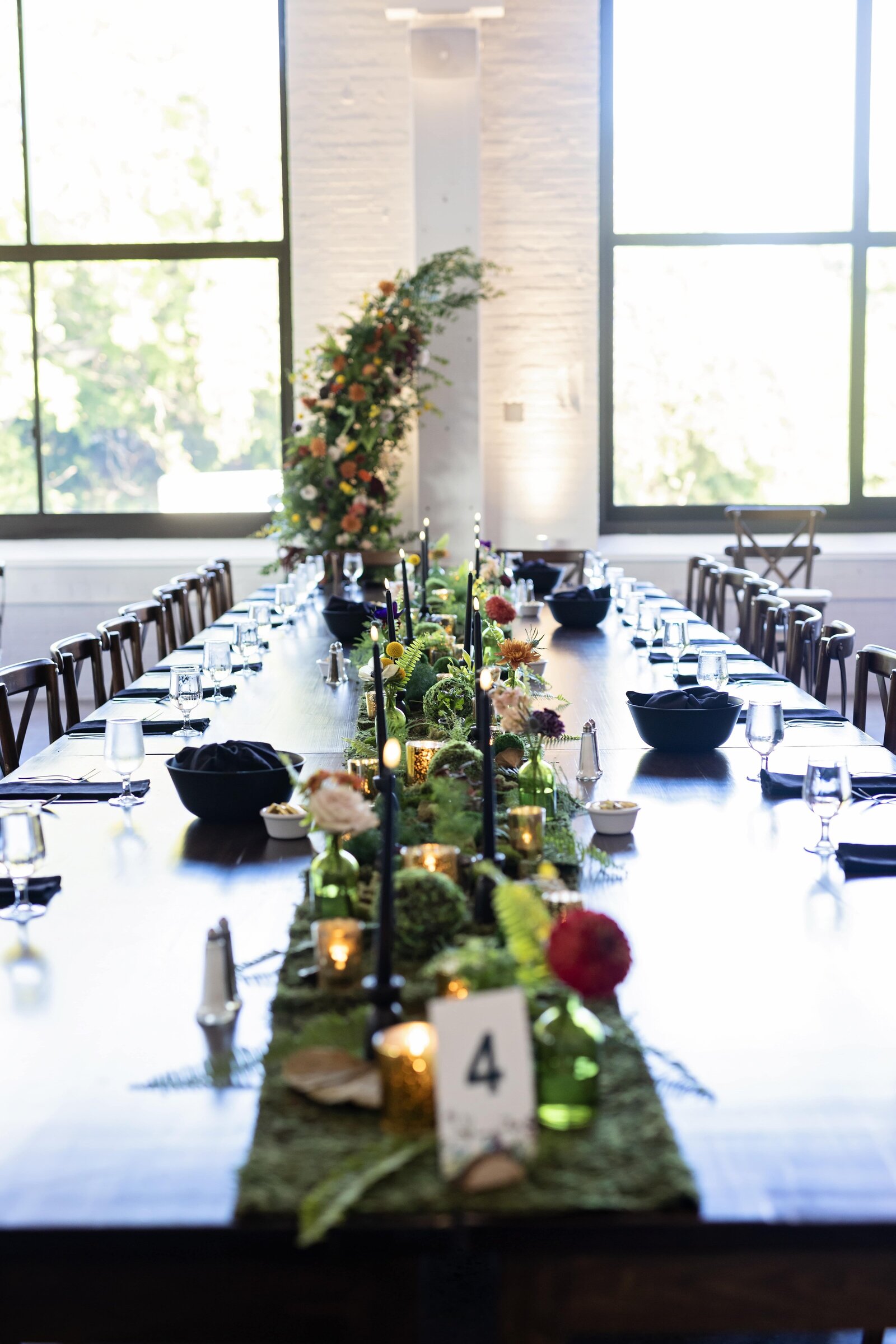 woodland-themed-wedding-head-table