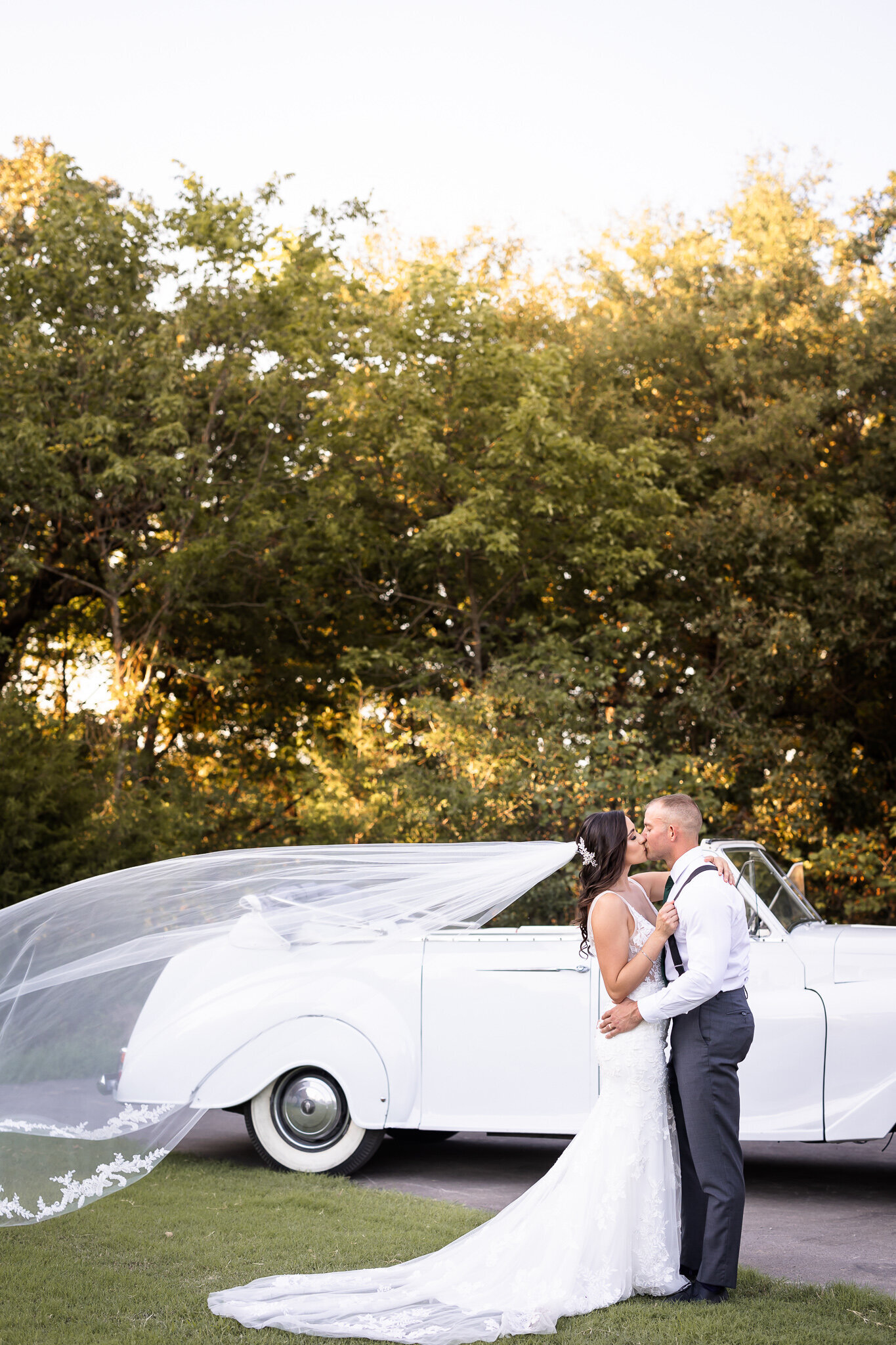 tulsa-oklahoma-photography-wedding-getaway-car
