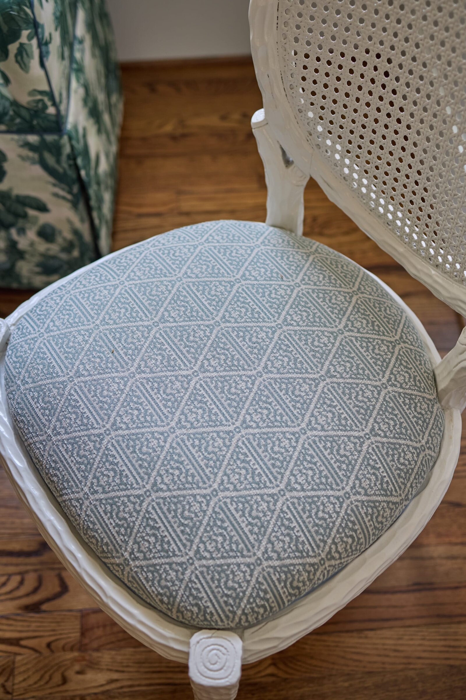 vision and hammer blue and white chir custion