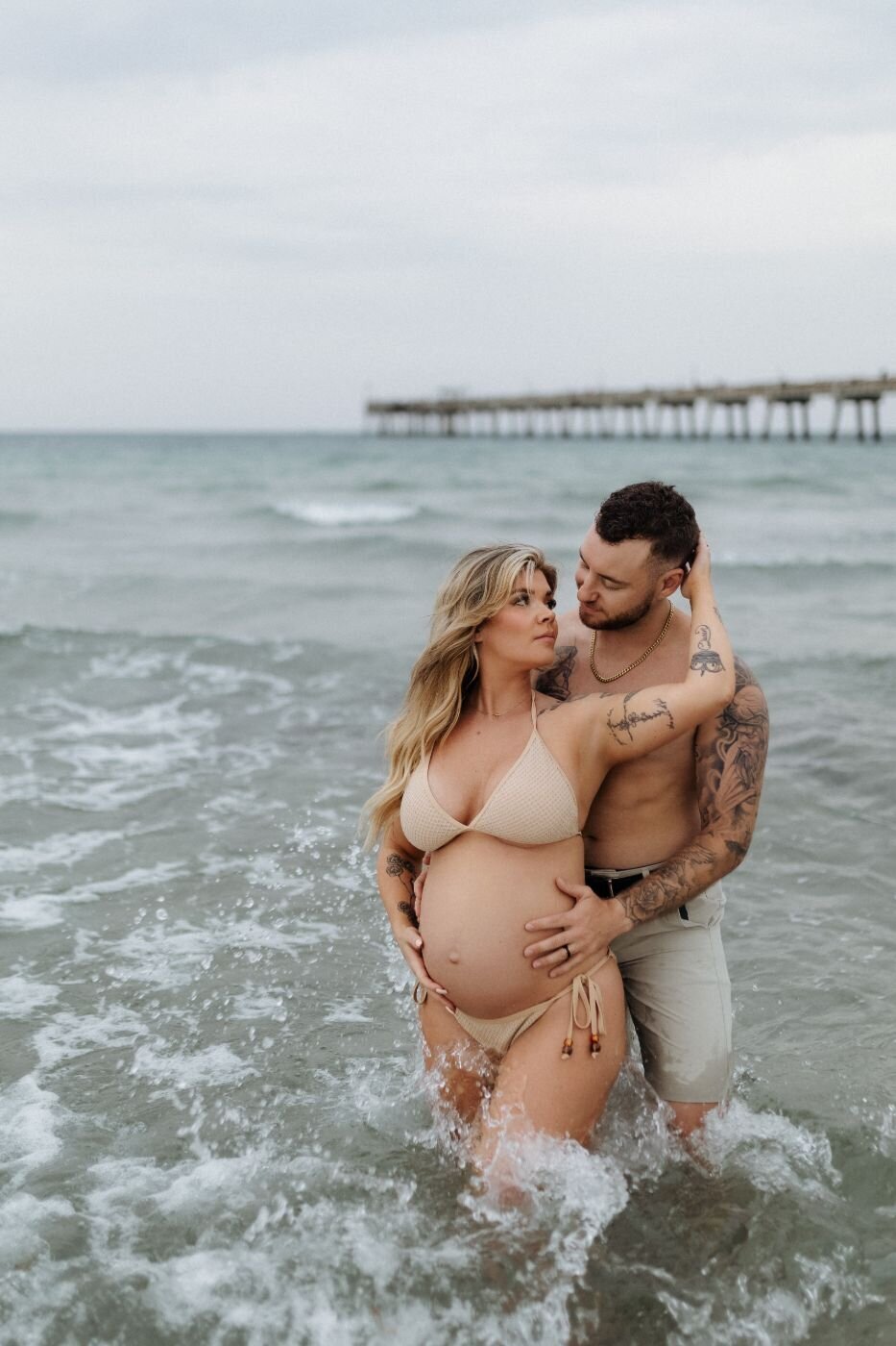 candid-maternity-moments-miami-beach-lina-mart-photography