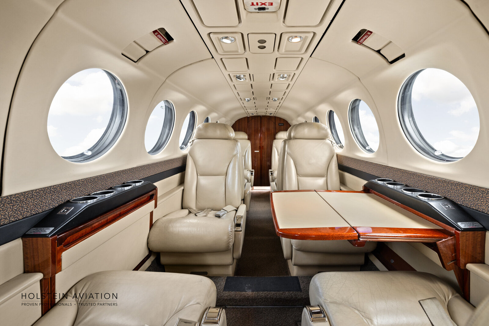 KingAir350 N427BC Watermark-12
