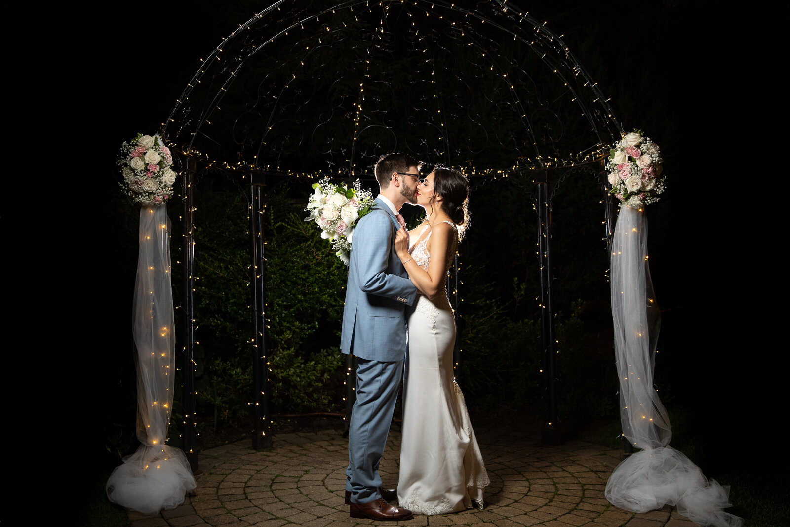 Granite-Rose-by-wedgewood-wedding-Kelly-Pomeroy-Photography-Theresa-Kevin-couple--347