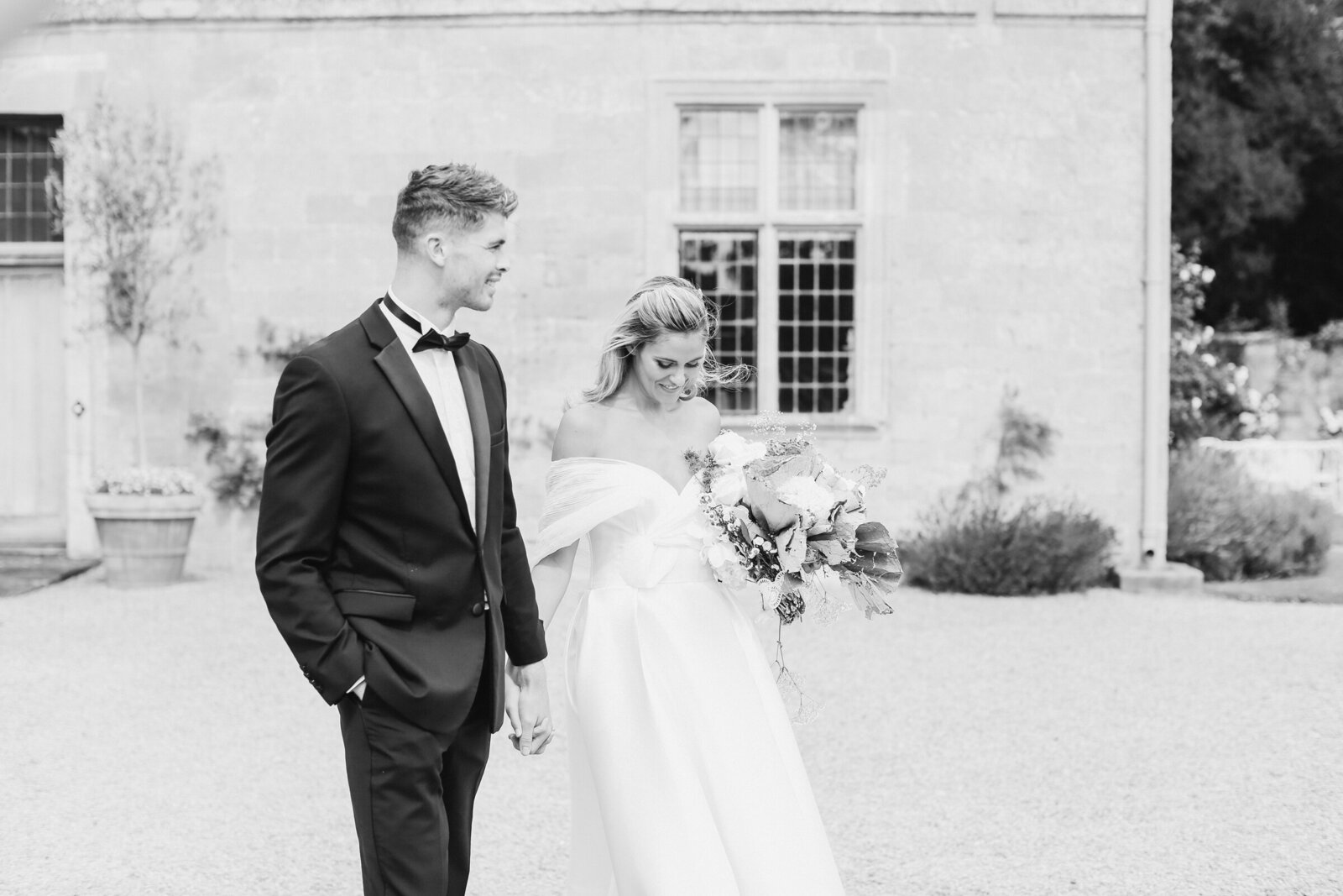 The-Compton-Gallery-wedding-venue-couple-photos