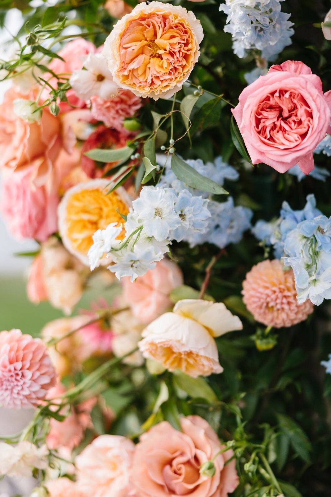 leila-james-events-newport-rhode-island-luxury-wedding-planner-castle-hill-inn-venue-erin-mcginn-wedding-photographer-bright-florals-CH0486 copy