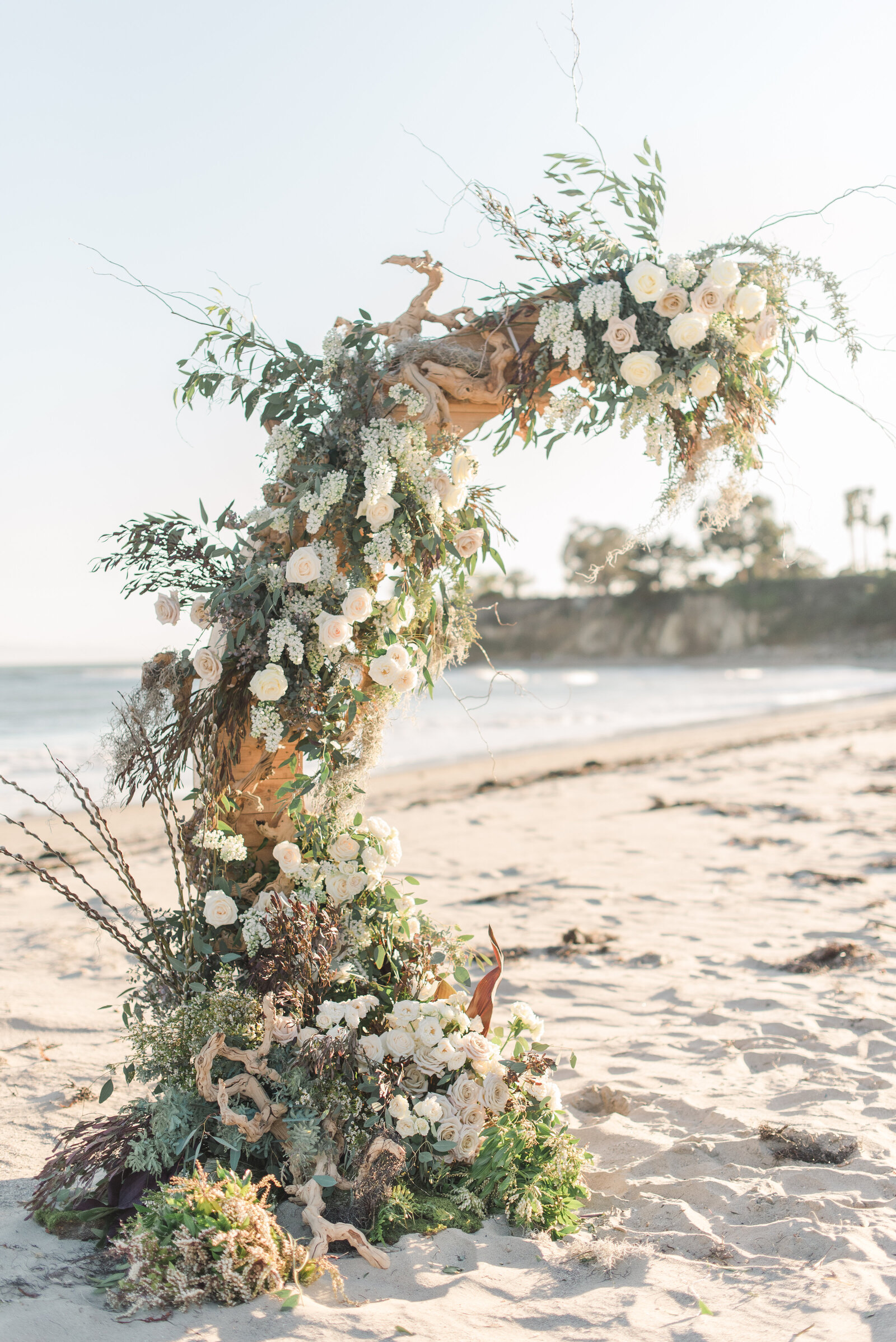 Precious-and-blooming-floral-design-kellye-clifford-Destination I do -Editorial-32
