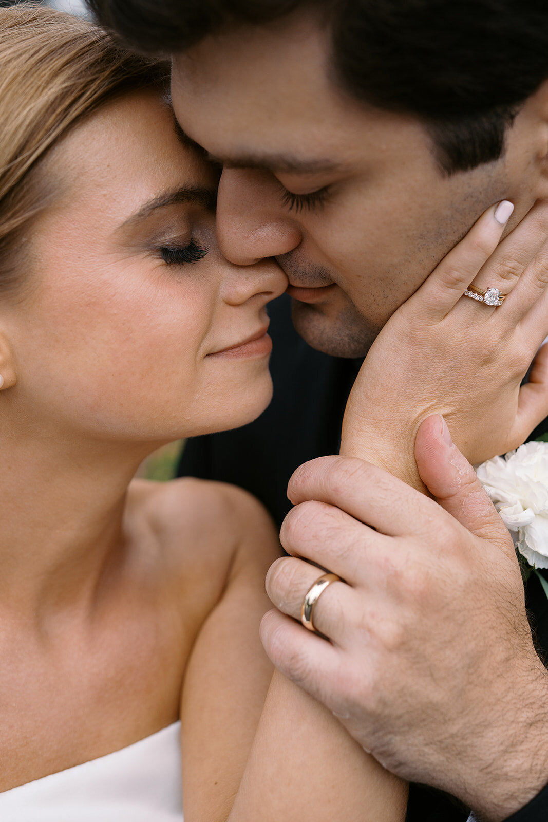 Jordan Grover Photo is a wedding photographer serving St. Louis, Central, and Eastern Missouri as well as travel + destination weddings. Jordan Grover Photo is an editorial and documentary style of photography.