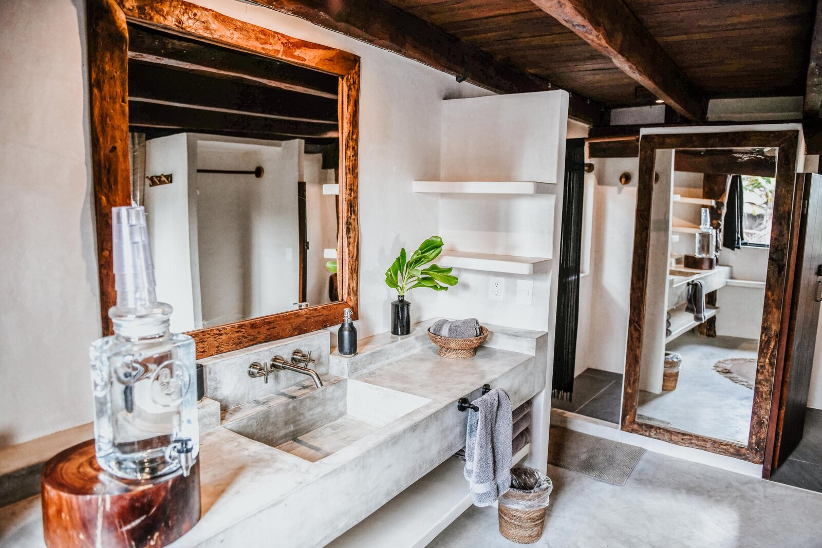 bathroom-deluxe (2)