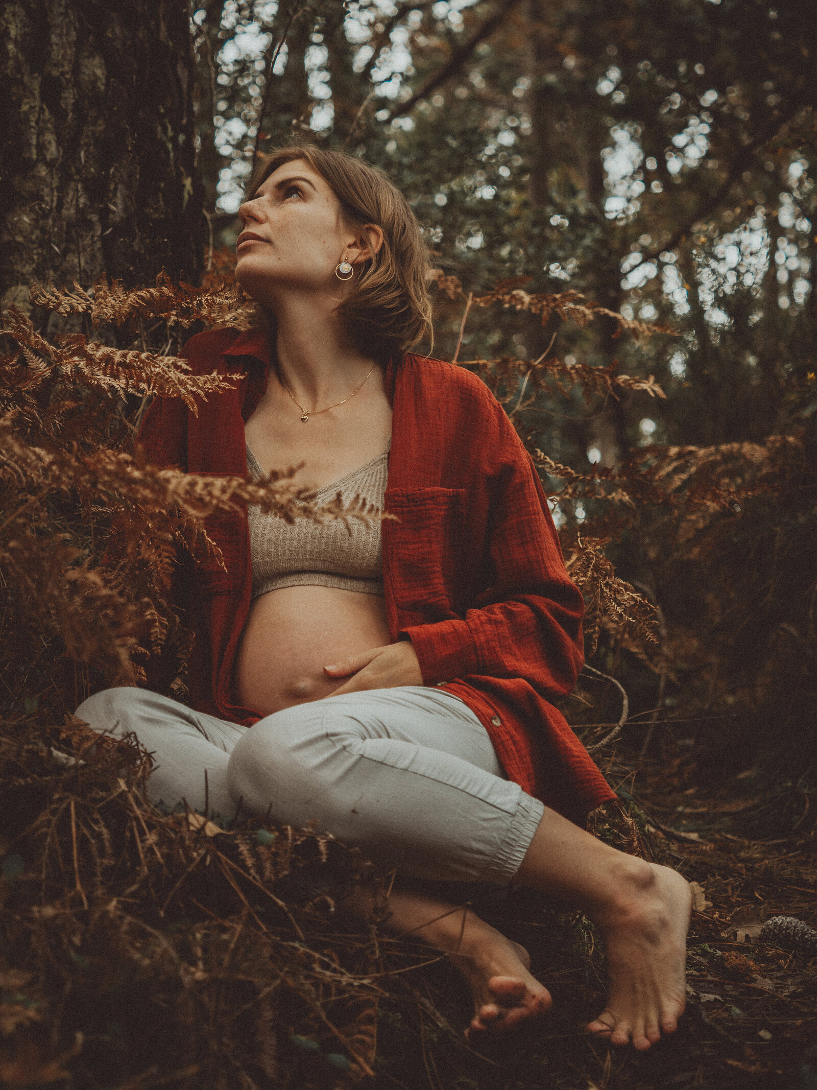 seance photo grossesse intimiste - portrait femme enceinte nature - pauline clerget photographe