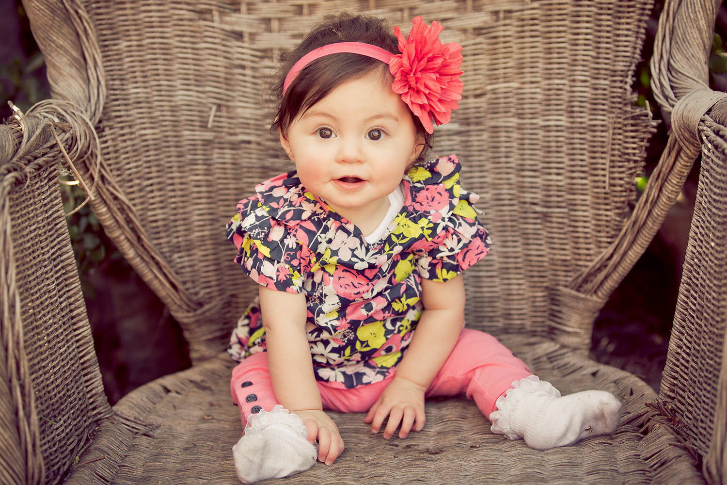 san diego family photography | little girl with wooden chair with cute pnk bow