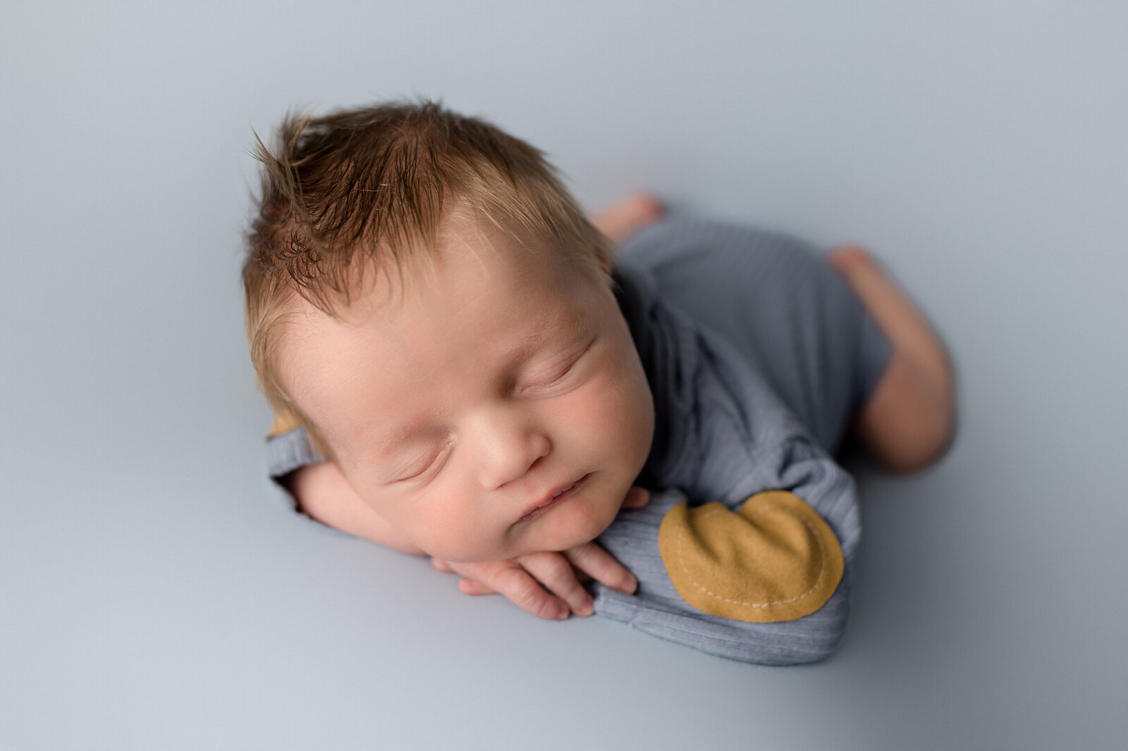 In-home-newborn-photography-session-baby-photography-Frankfort-KY-photographer-baby-boy-2