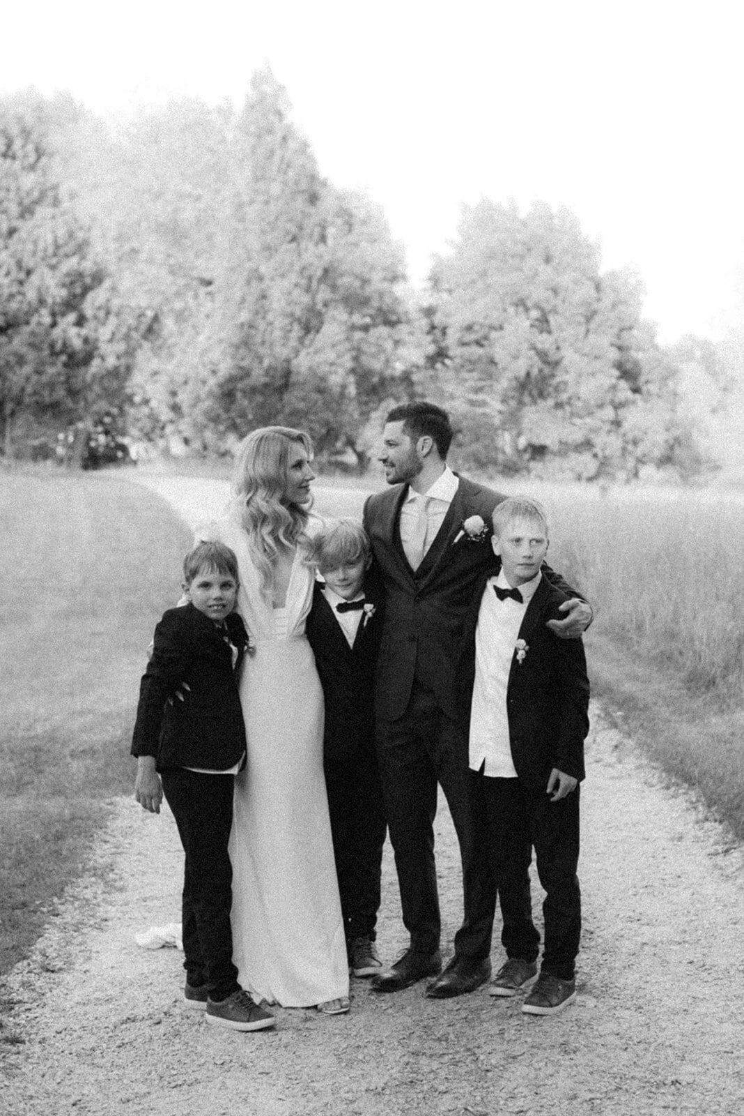 Group photos of the wedding party by wedding photographer Hannika Gabrielsson
