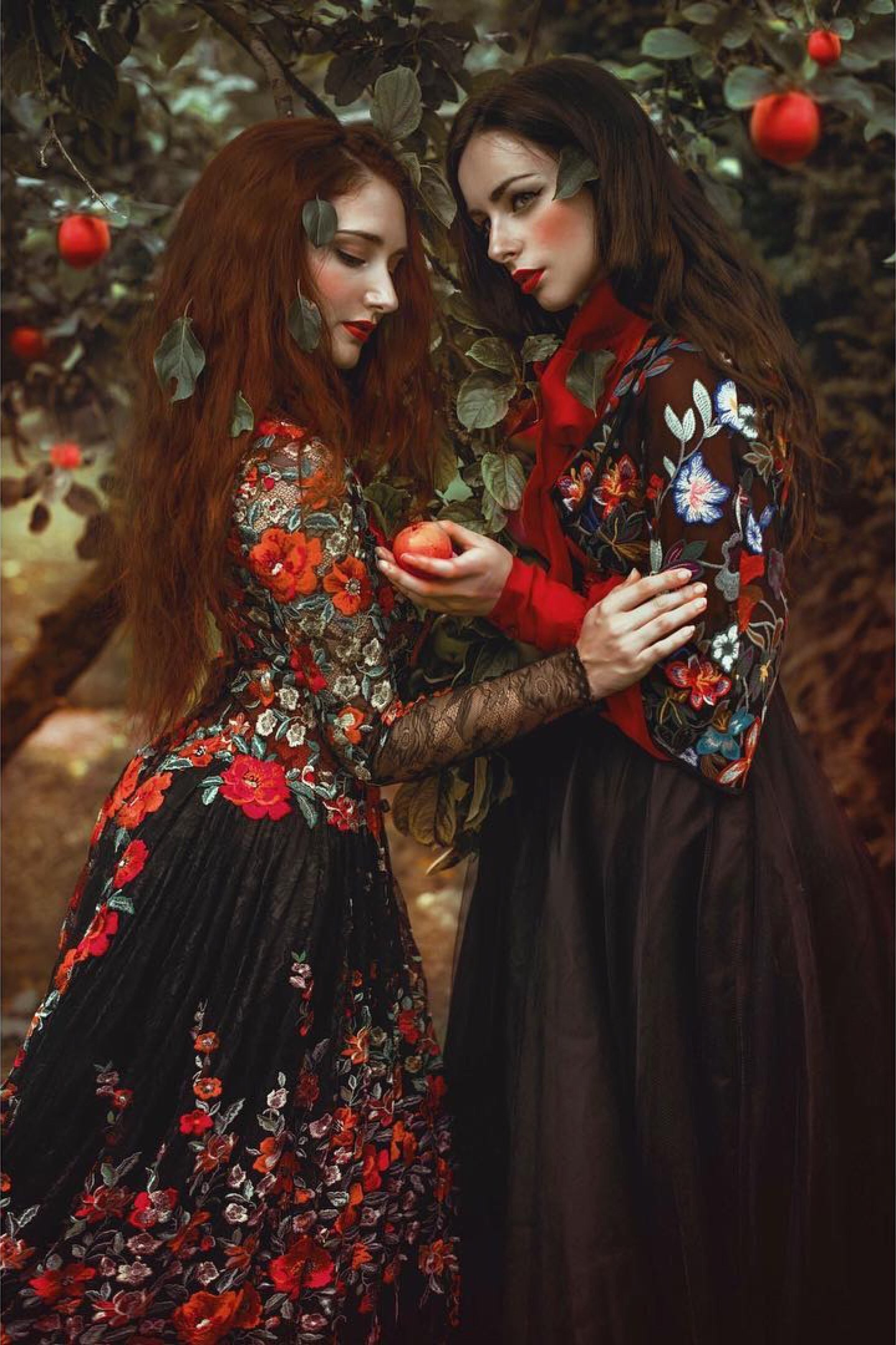 Vivid-floral-pre-raphaelite-dresses-JoanneFlemingDesign-LillianLiuPhoto