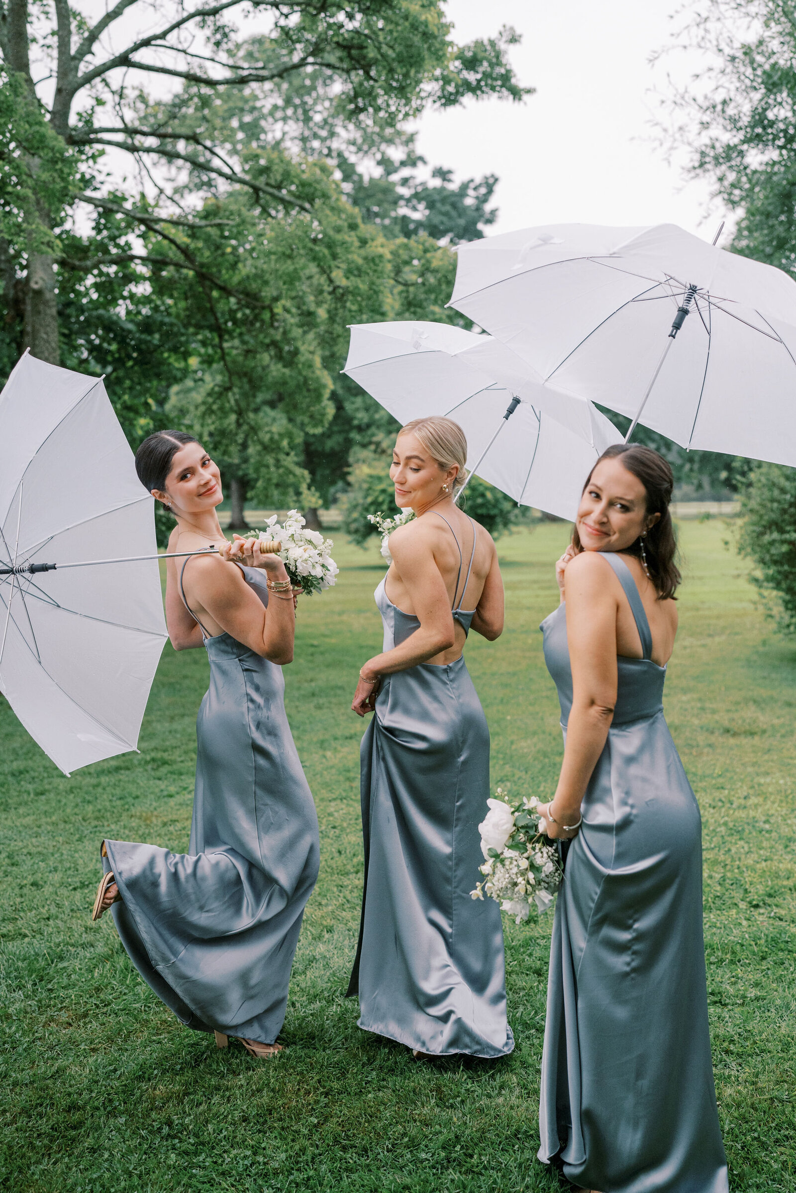 rainy wedding, bridesmaids