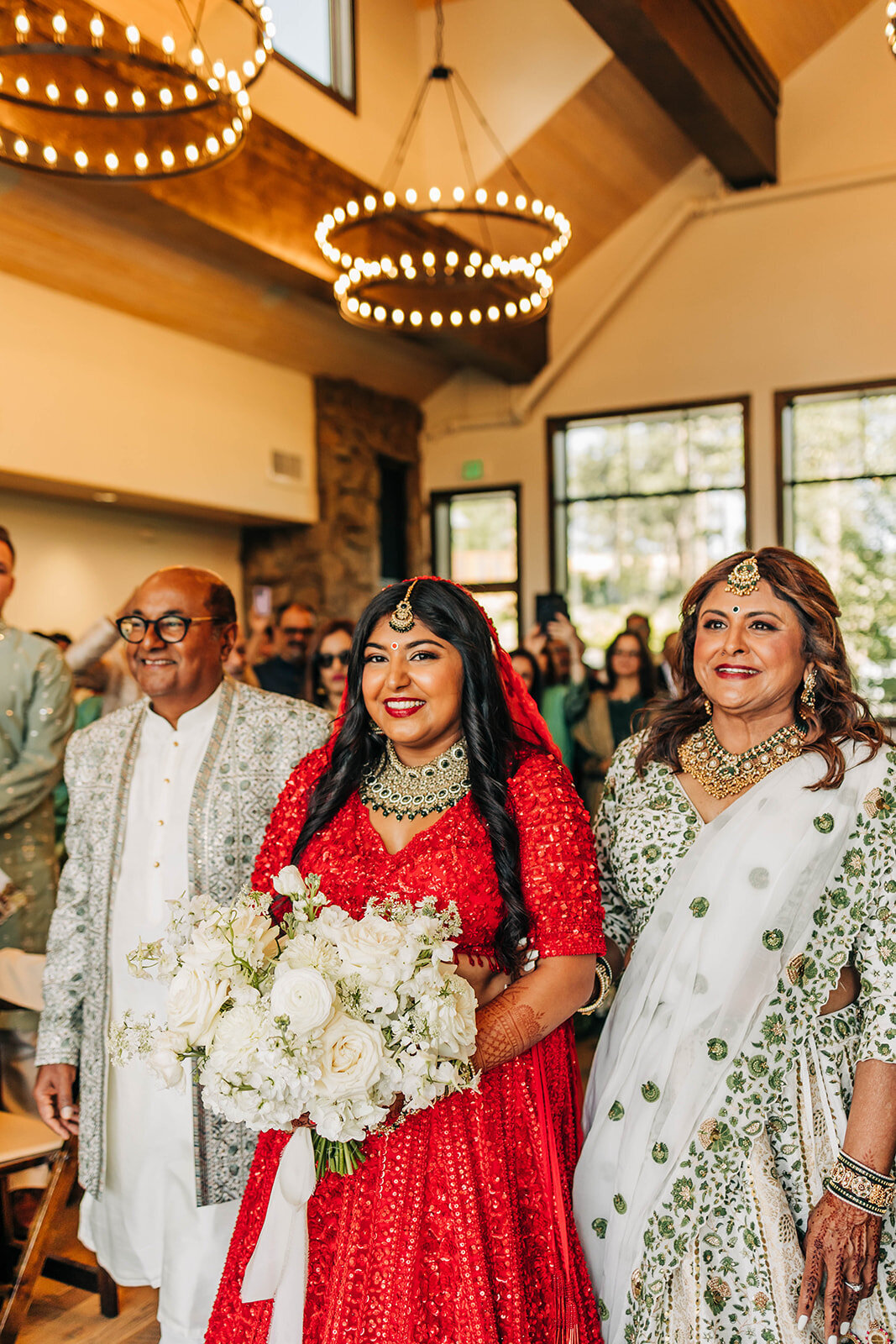 white_wedding_bouquet