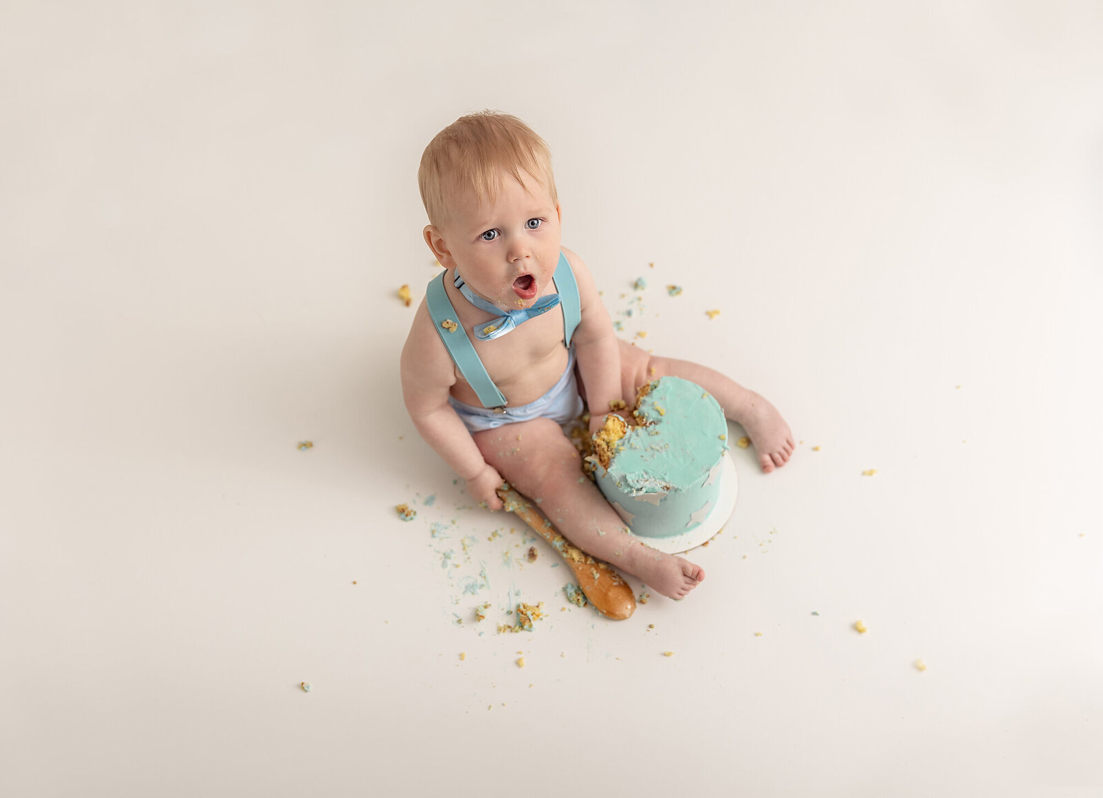 overhead view of baby eating cake by milestone photographer new philadelphia