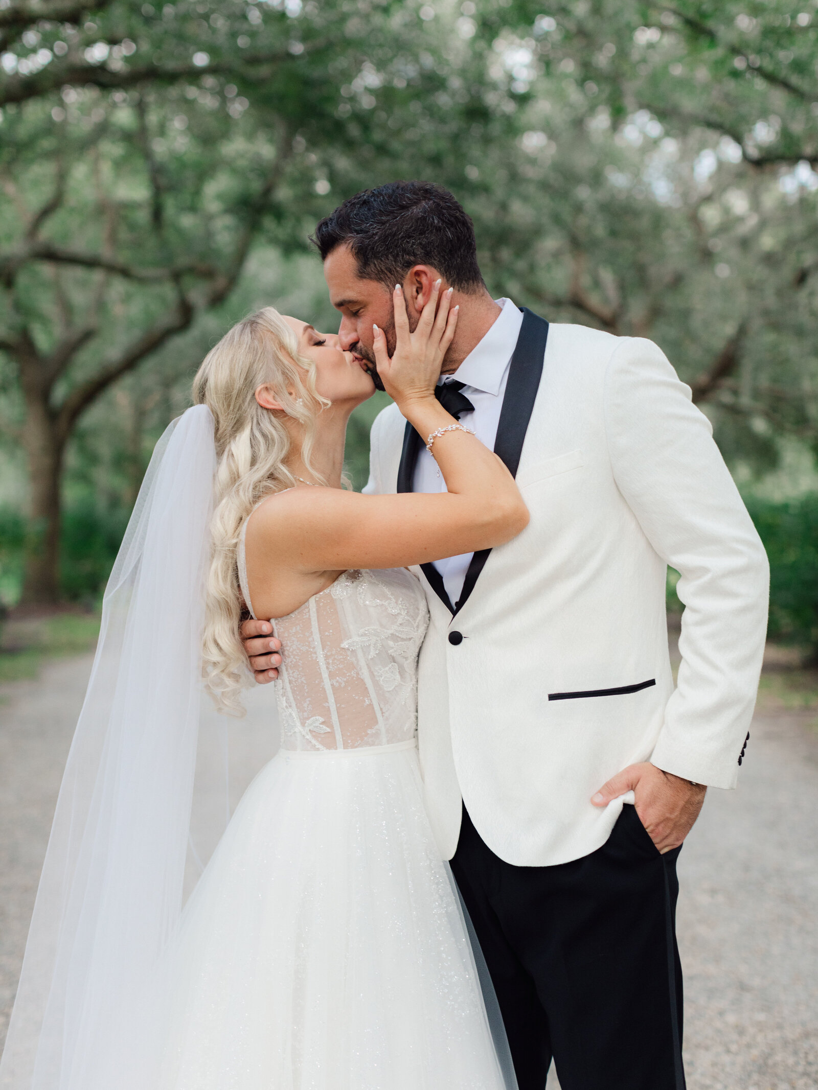 371-torianna-brooke-portraiture-charleston-old-wide-awake-wedding-lauren-paul