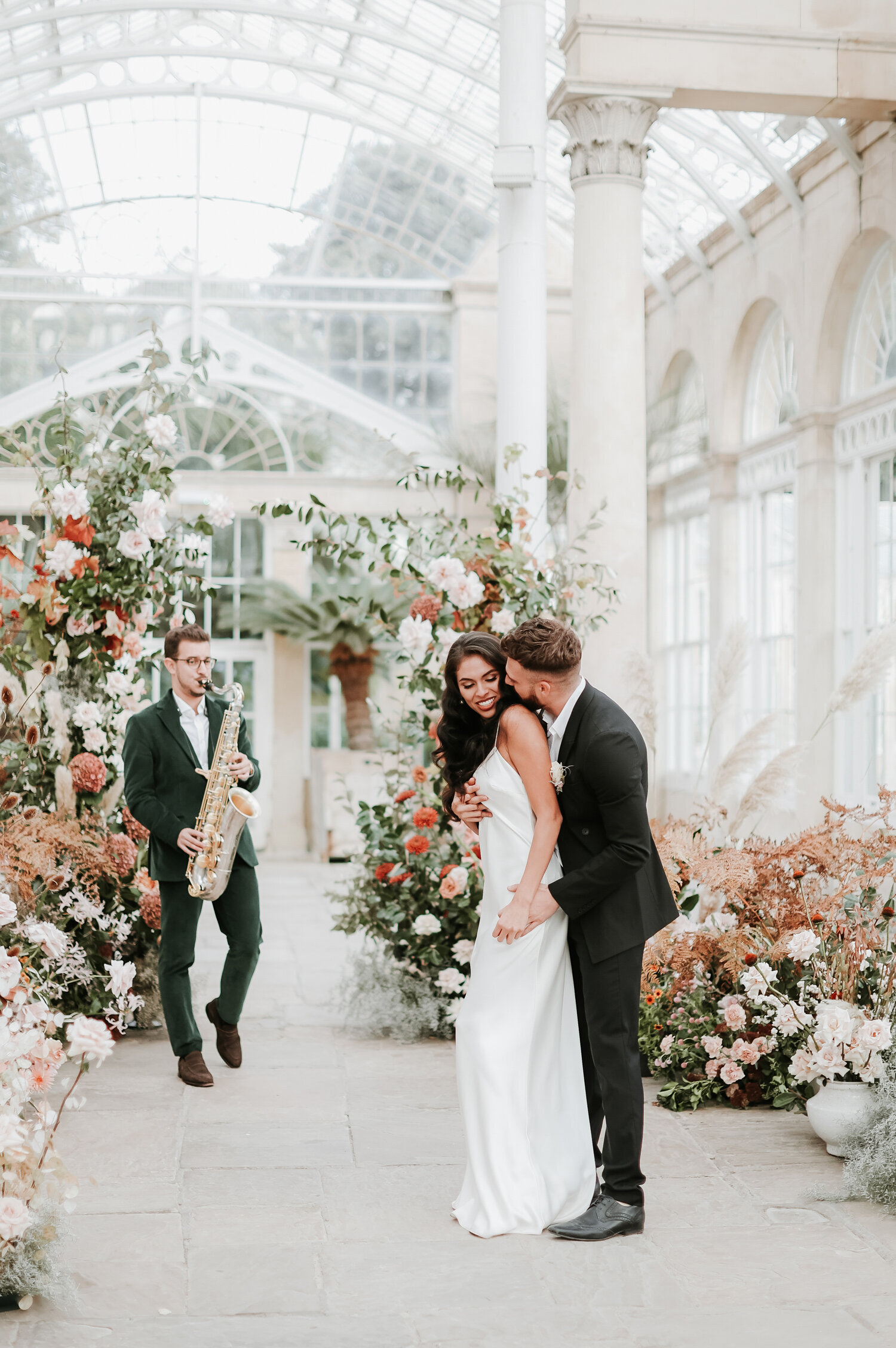 Syon-Park-wedding-venue-first-dance