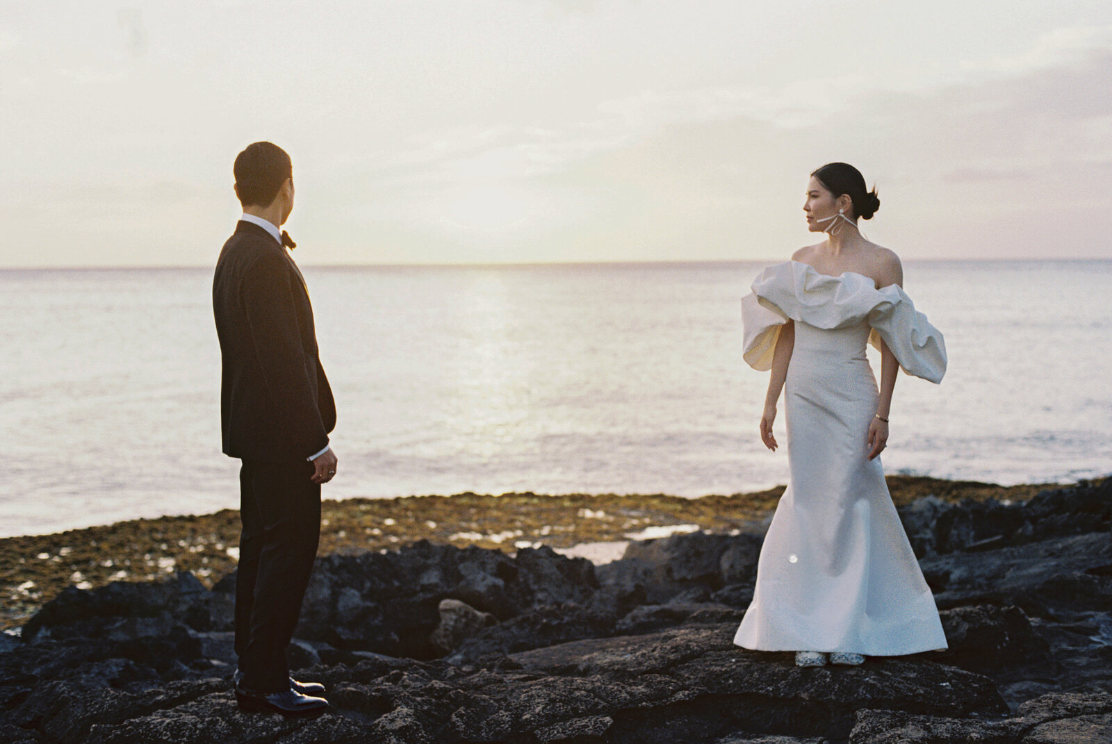 Four Seasons Colorful Wedding on Oahu by Amanda Hartfield-111
