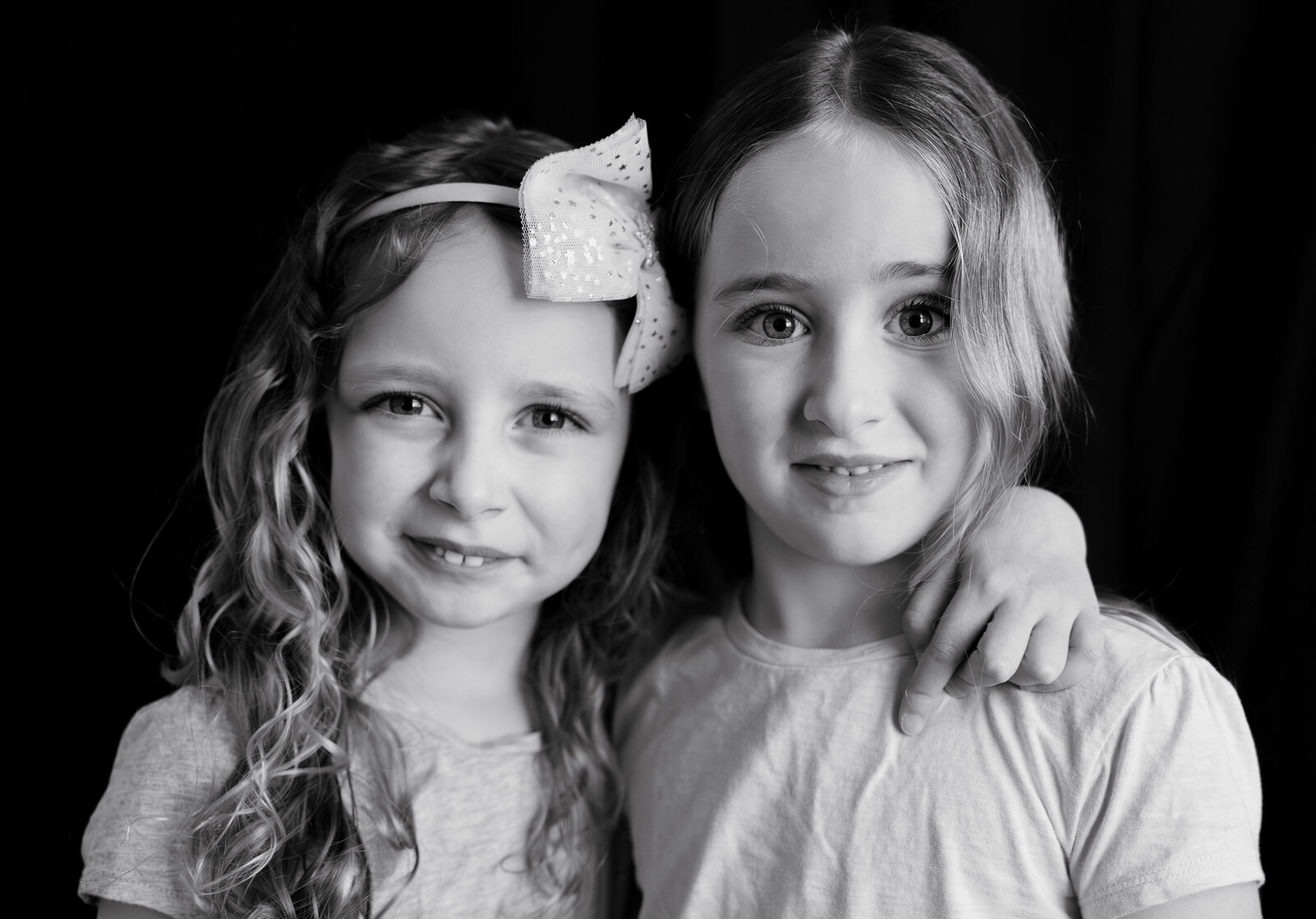 Sister school portraits by Taylor Lynn Studios in Elmhurst, IL