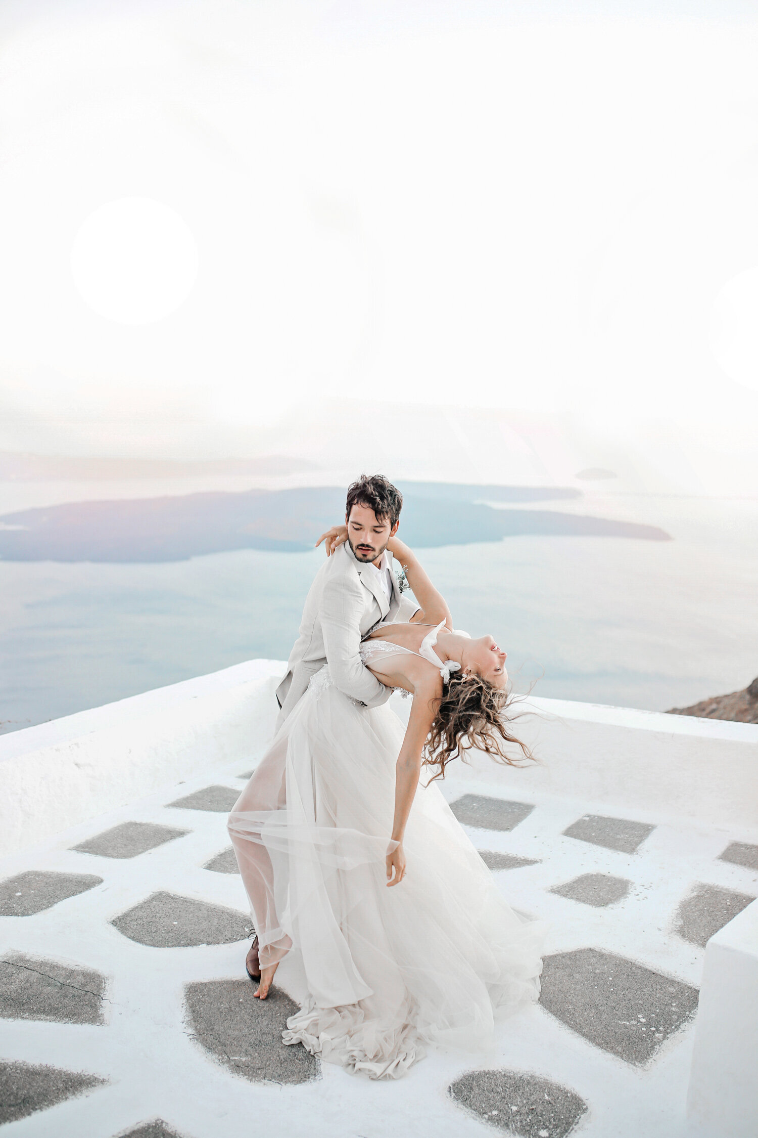 couple-dance-on-santorini-rooftop-at-sunset