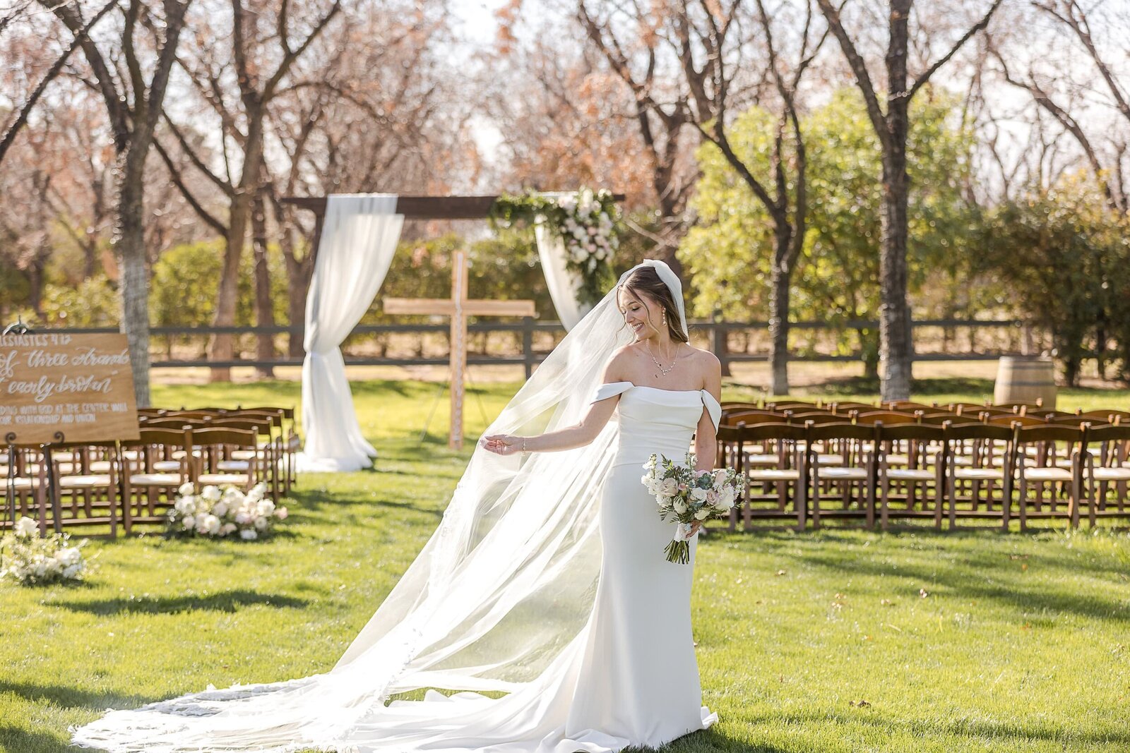 Phoenix-Wedding-Photographer-and-Videographer-Venue-at-the-Grove-WoodWed-1173