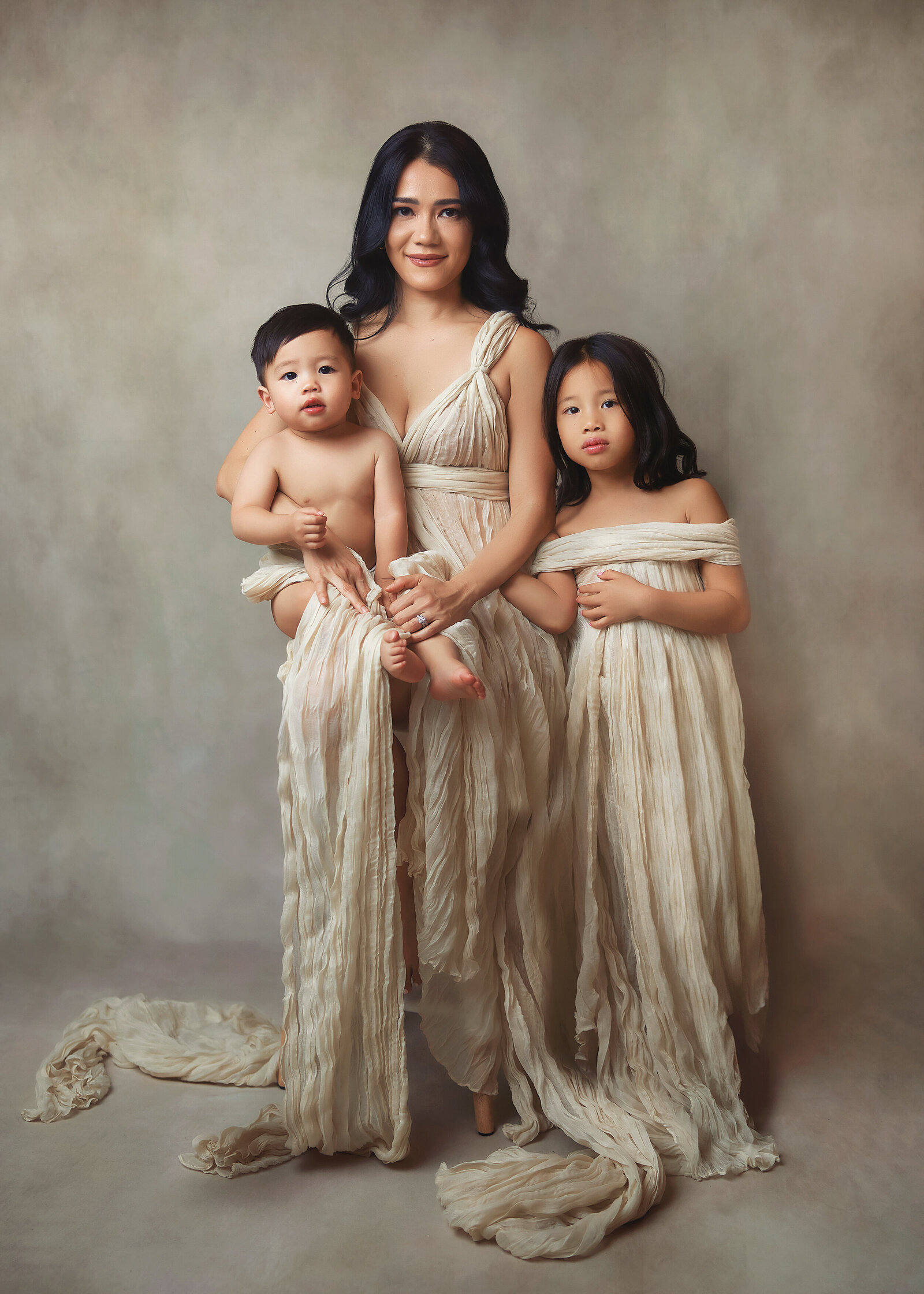 atlanta-best-award-winning-family-portrait-mothers-day-mommy-and-me-couture-fabric-classic-fine-art-photography-photographer-twin-rivers-02