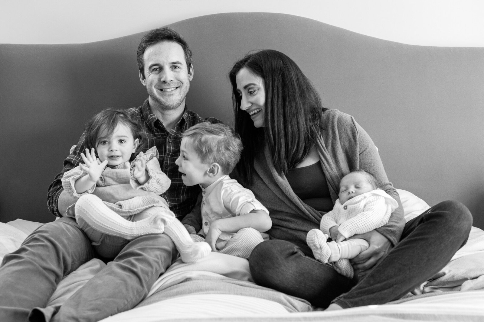 newborn-maternity-photography-lighthearted-joy-fresh (3)
