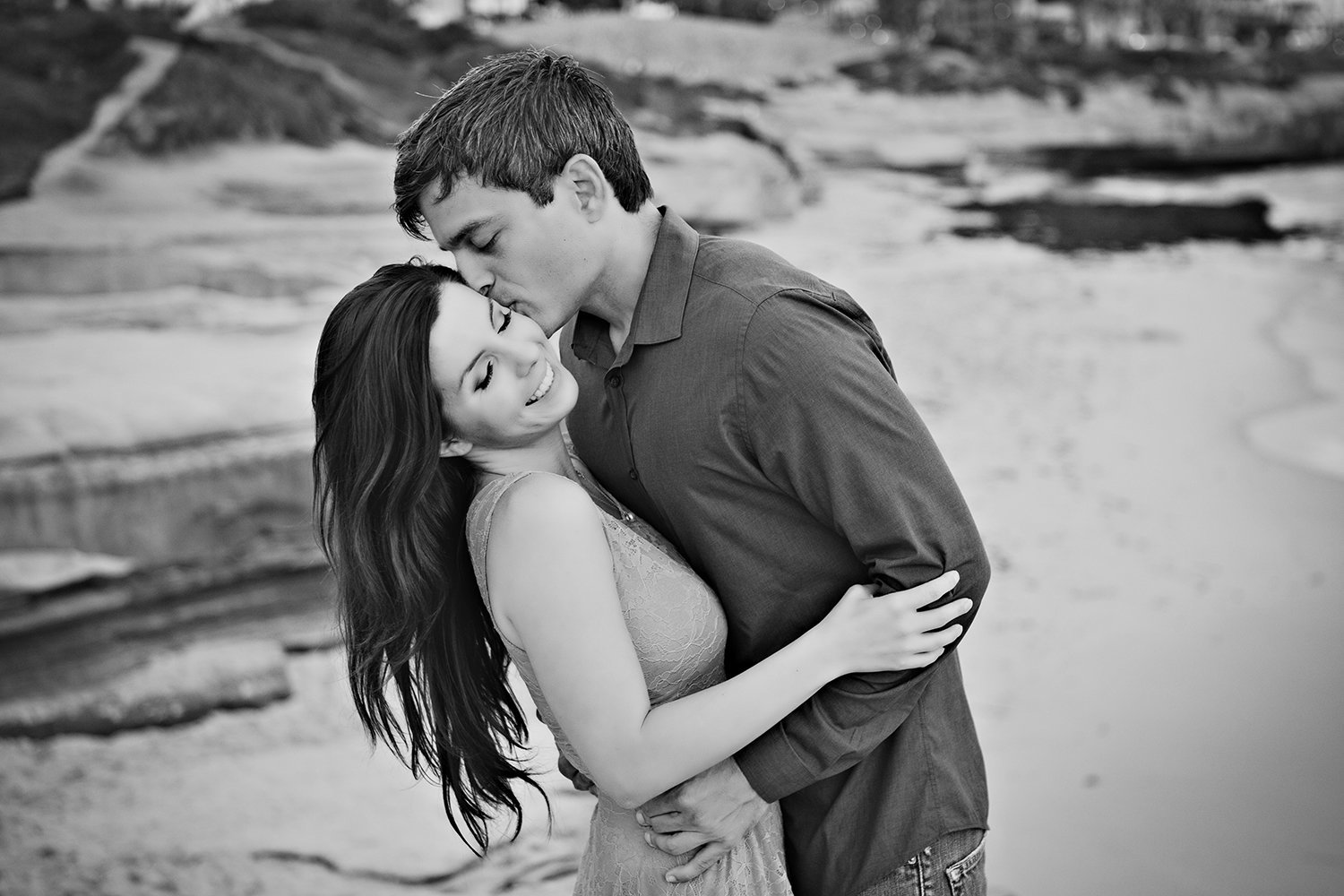 La Jolla engagement photos black and white kissing