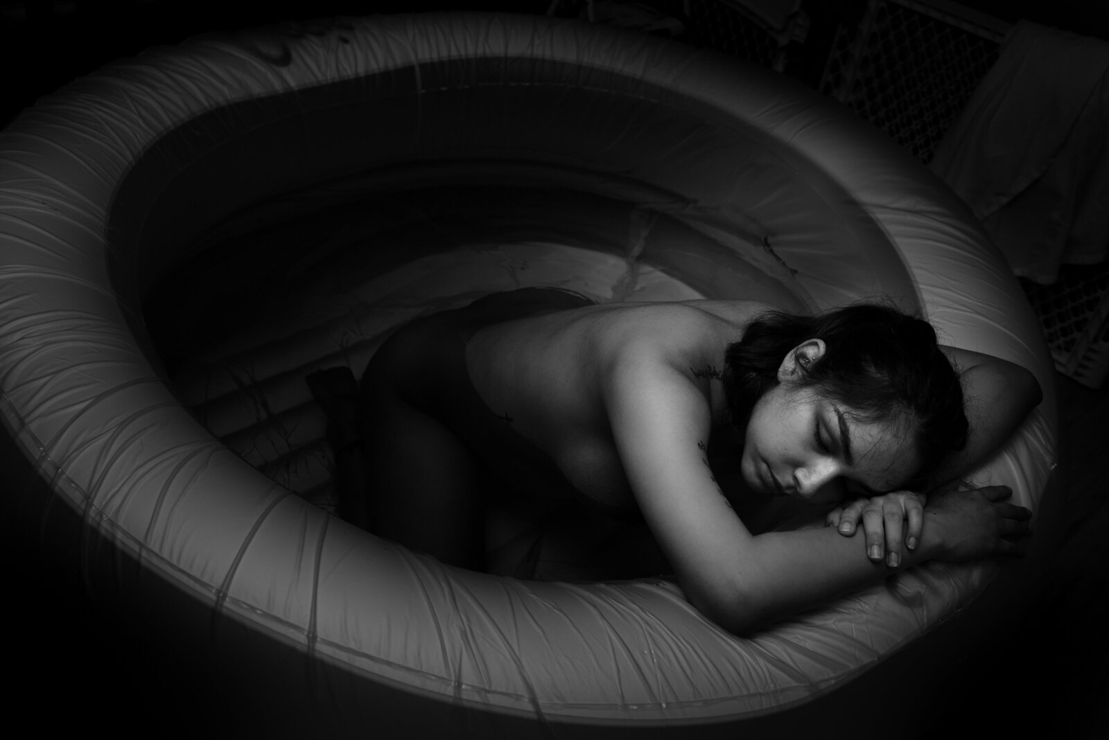 birth photographer near meMother laboring at home in birth tub