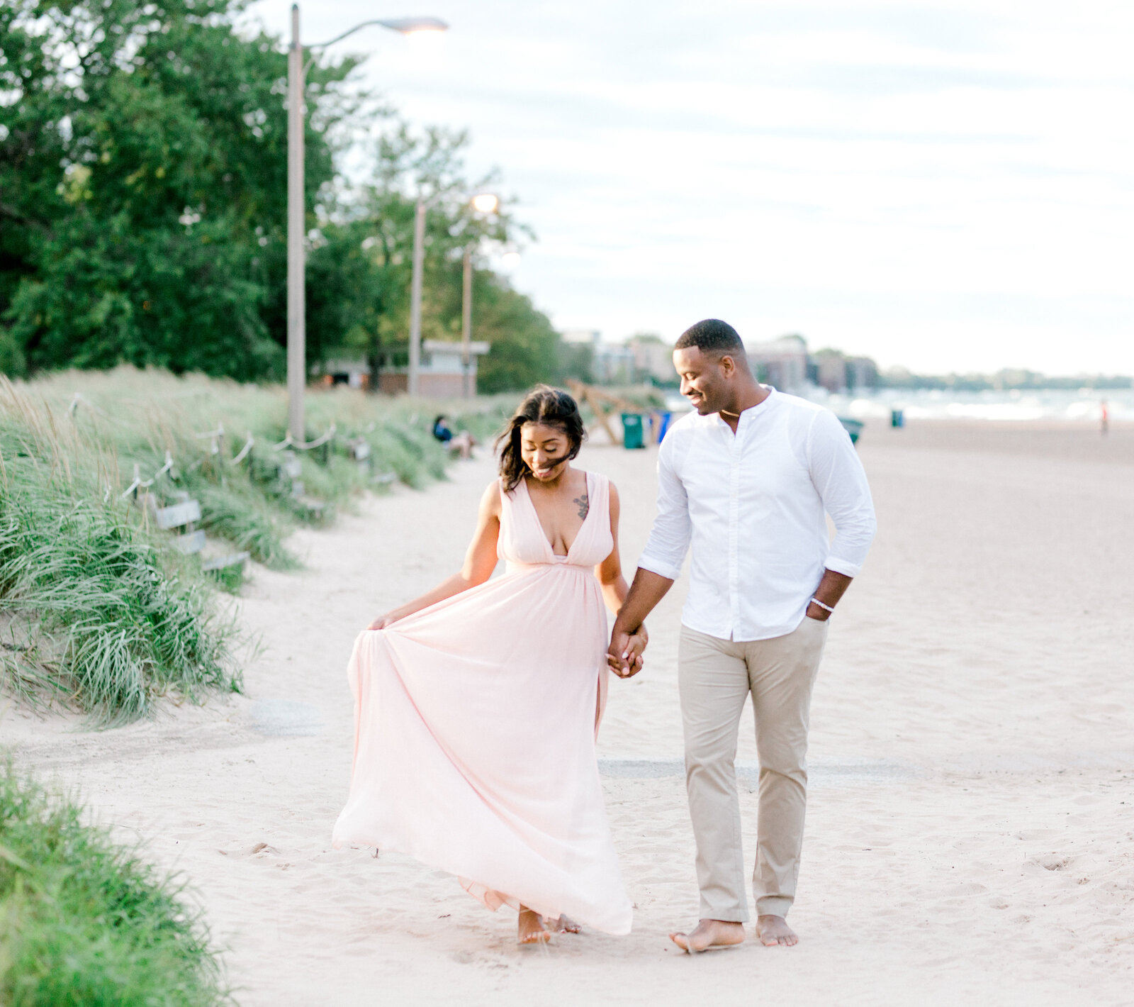 Chicago beach  Engagement session by Chicago wedding photographer Bozena Voytko