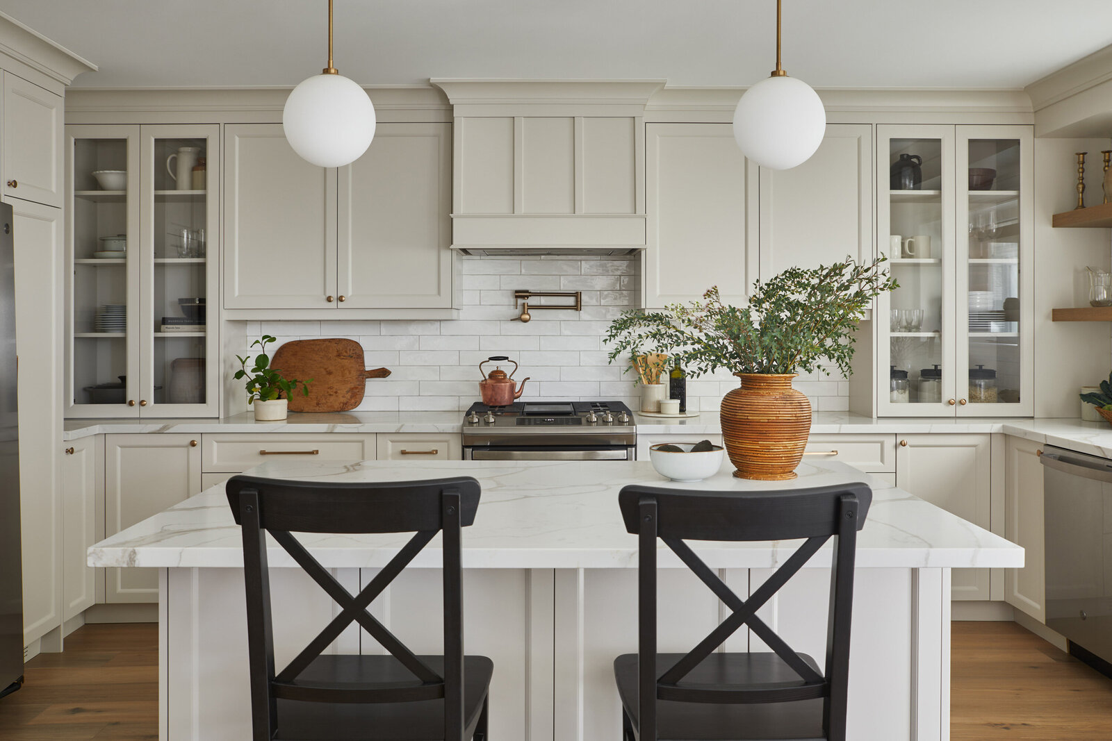 KaylaDanielsInteriors_Chatsworth_01_Stool