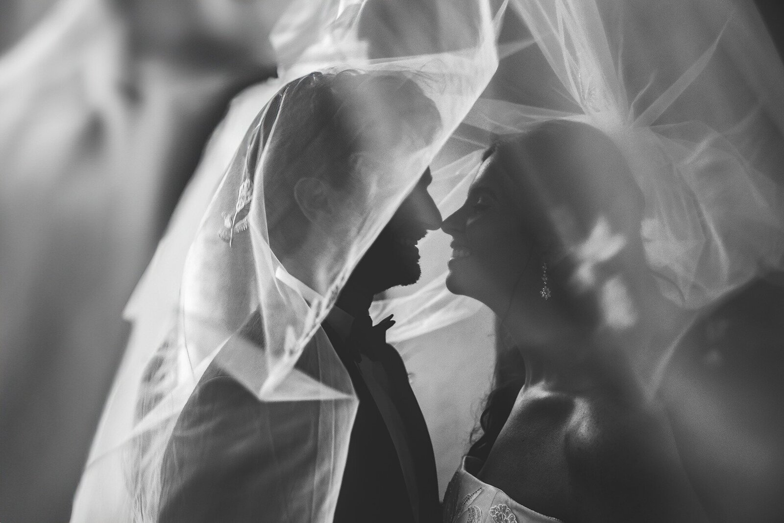 south-florida-bride-groom-under-veil