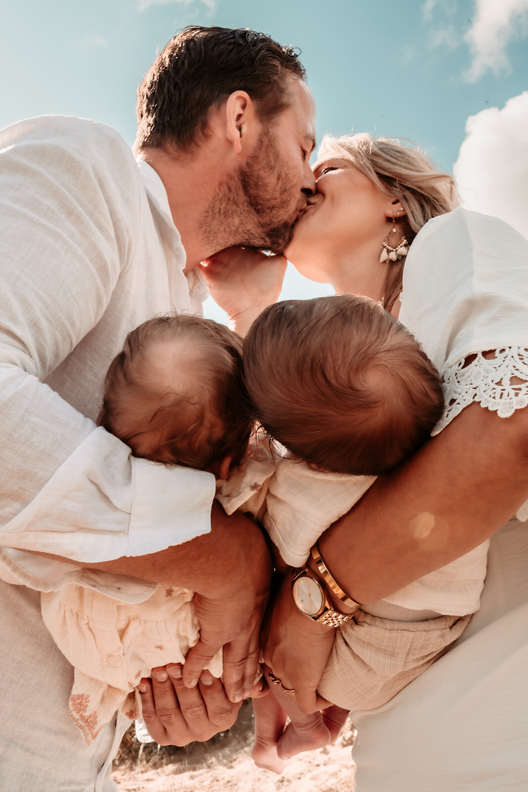 Babyfotografie met natuurlijke tinten en warme uitstraling