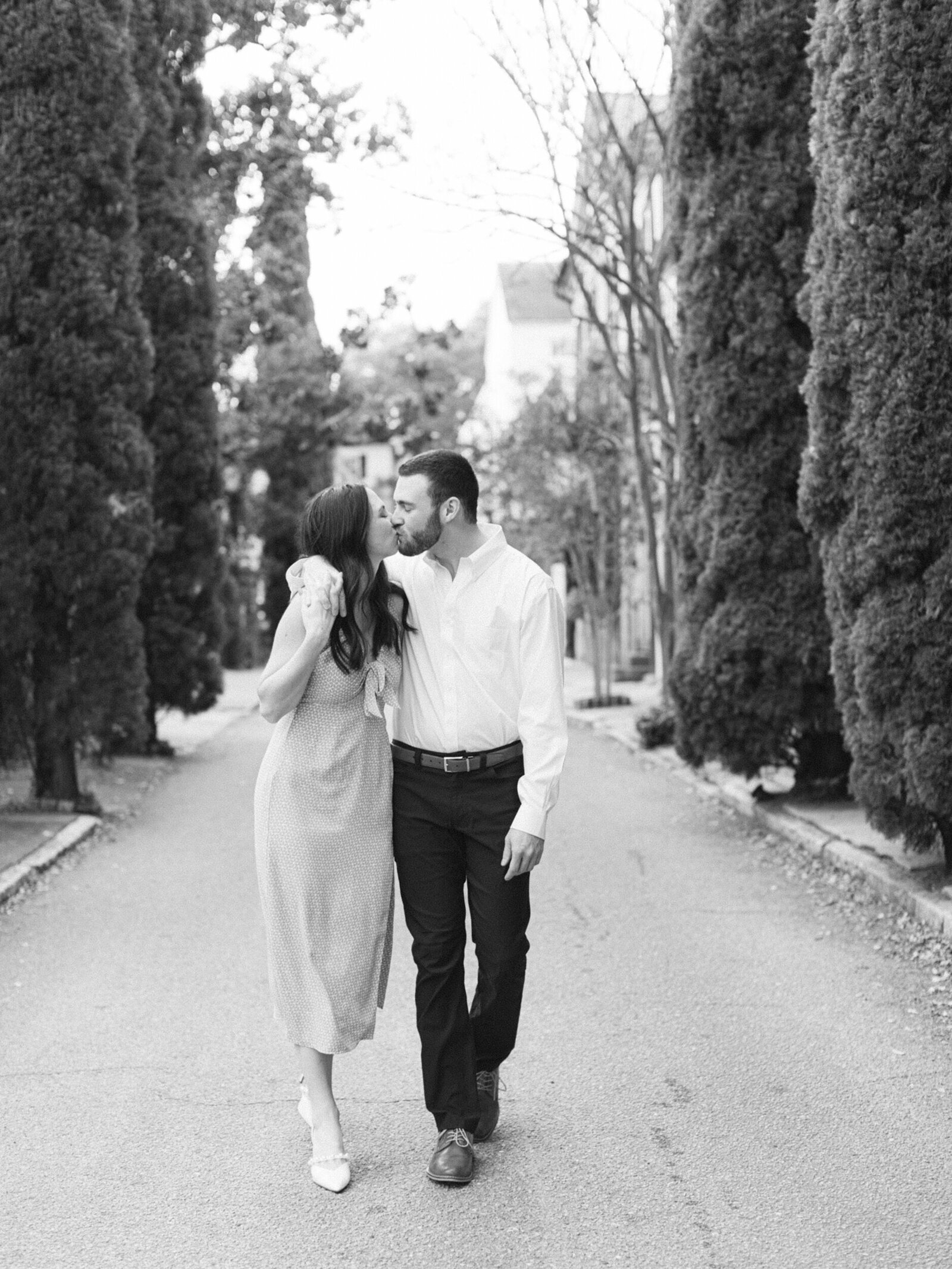 253-torianna-brooke-portraiture-downtown-charleston-engagement-session-caitlyn-jon