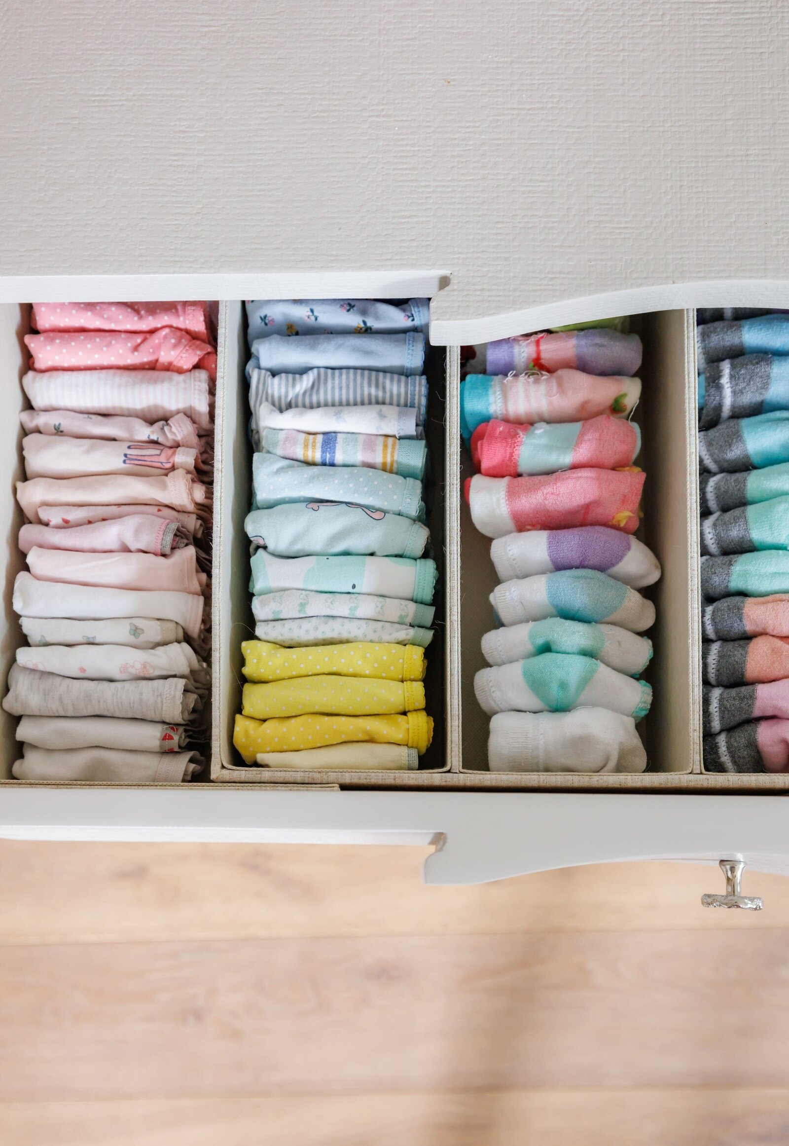 vision and hammer organization of kids clothes in drawer