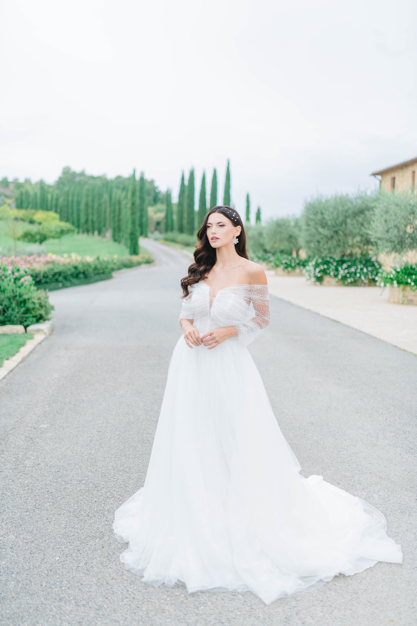 MorganeBallPhotography-Wedding-Tuscany-TheClubHouse-LovelyInstants-03-WeddingCeremony-bride-lq-91-3735