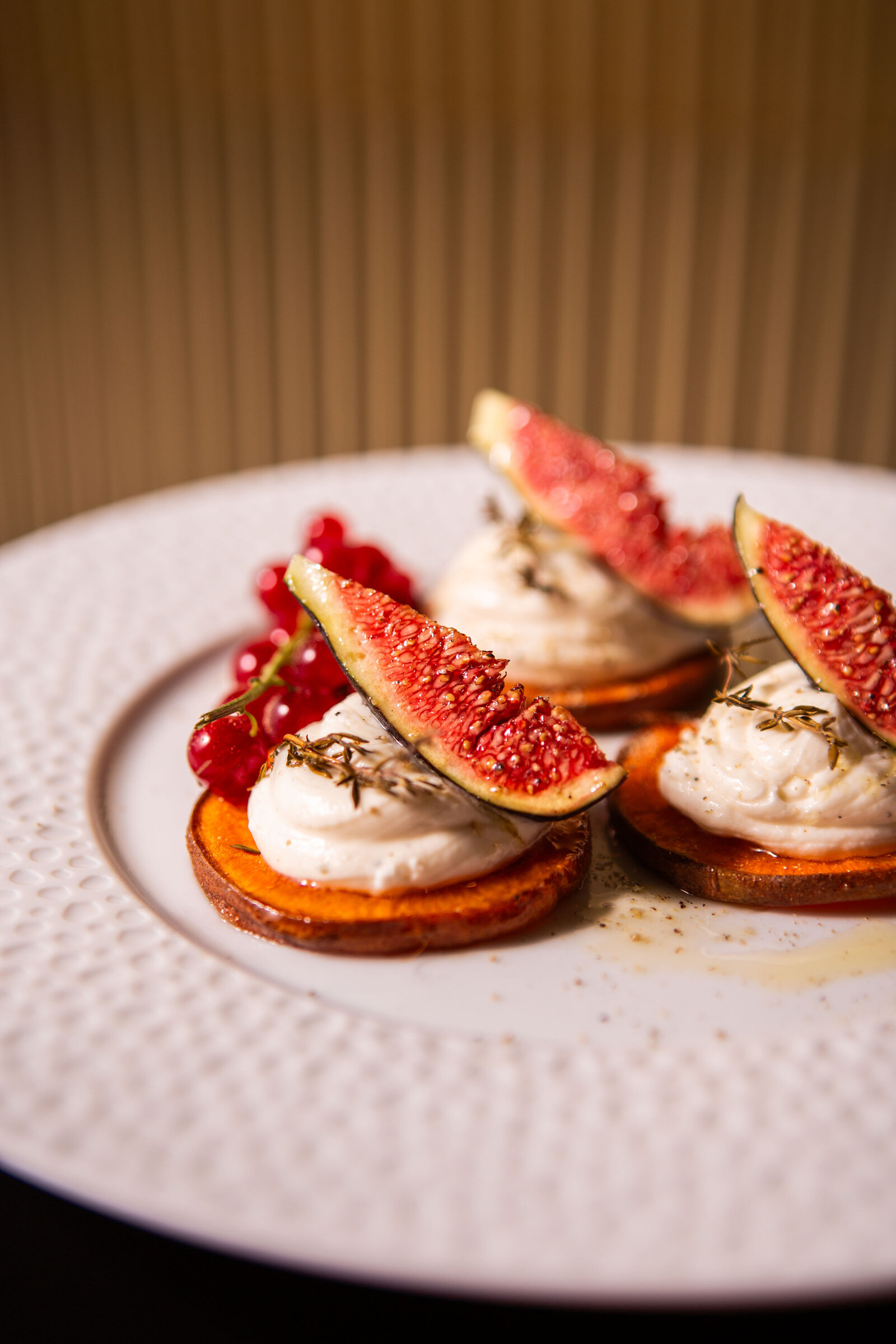 VyTA_NYE_Roasted Sweet Potatoes_with Soft Goat Cheese, Red Currants and Figs_2