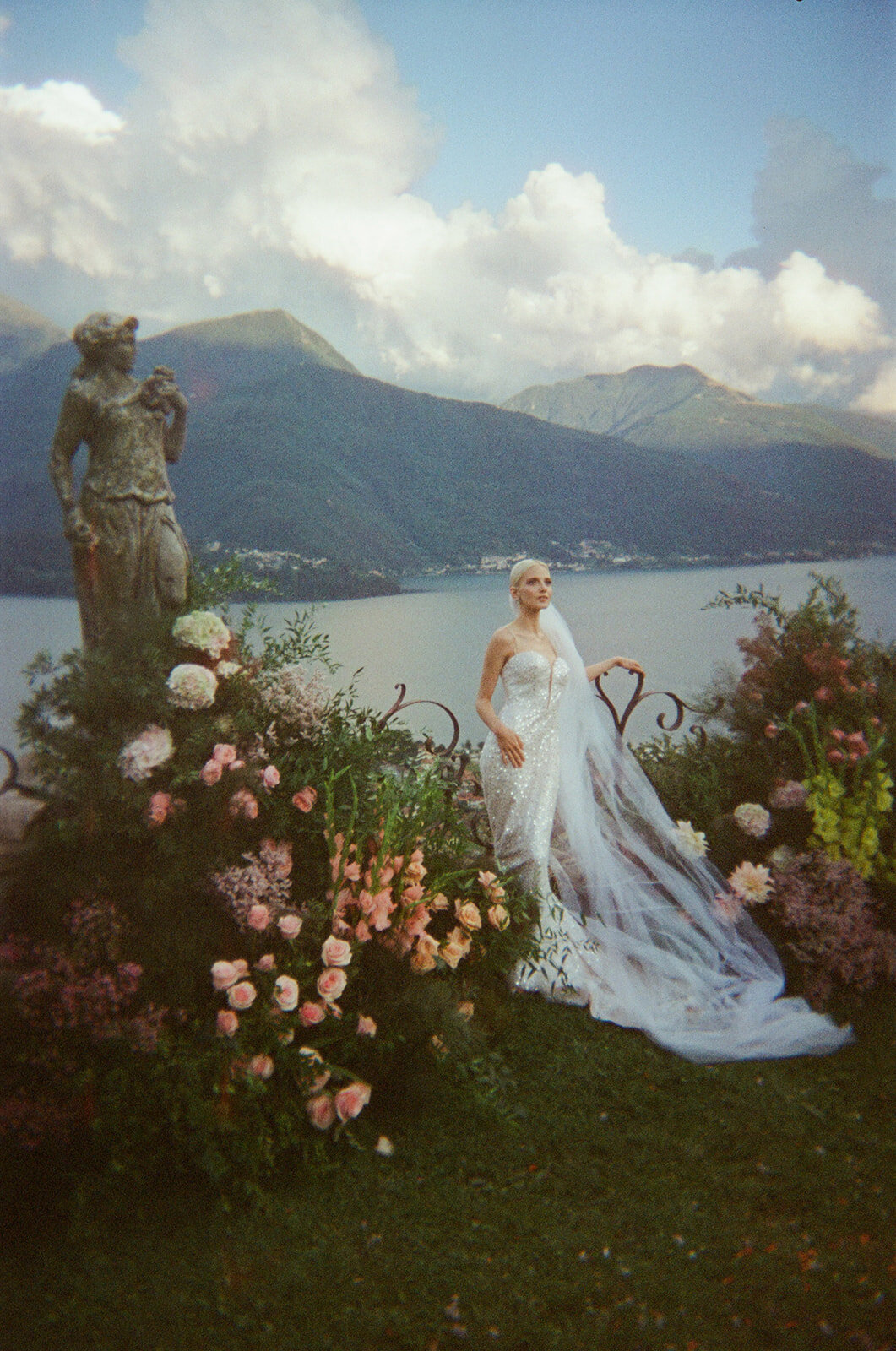 151_lake-como-wedding_jasmin-schuler-wedding-photographer-san-Francisco-spicy-wedding-photos-elegant-classy-weddingphotos-35mm-vintage_000733000005_websize