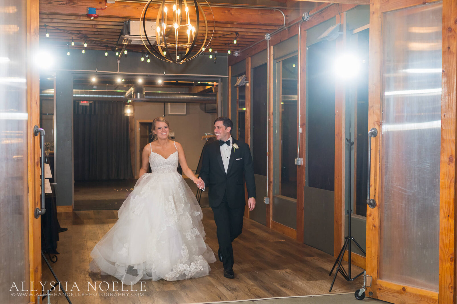 Wedding-at-The-Factory-on-Barclay-in-Milwaukee-0923