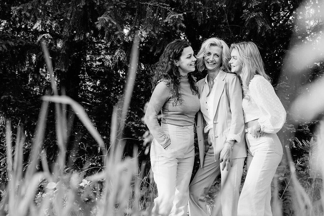 moederdochterfoto, gezinsfotosbrabant, gezinsfotolocatie, familiefotograafbrabant, zundert, rijsbergen, ettenleur, rucphen, halderberge