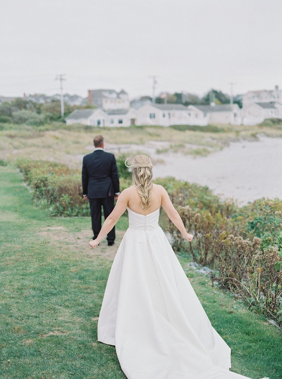 leila-james-events-newport-rhode-island-luxury-wedding-planner-castle-hill-inn-venue-emily-march-payne-wedding-photographer-VaughanWedding_0153 copy 2