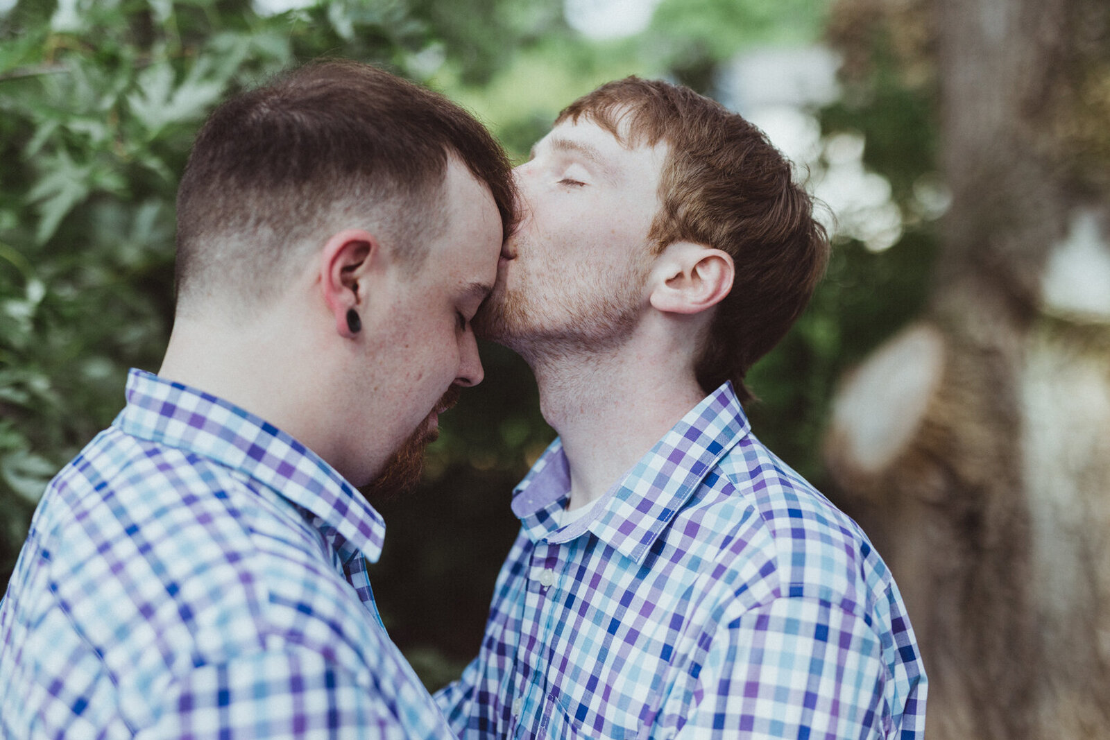ez-powers-gay-chicago-illinois-backyard-wedding-photographer -30
