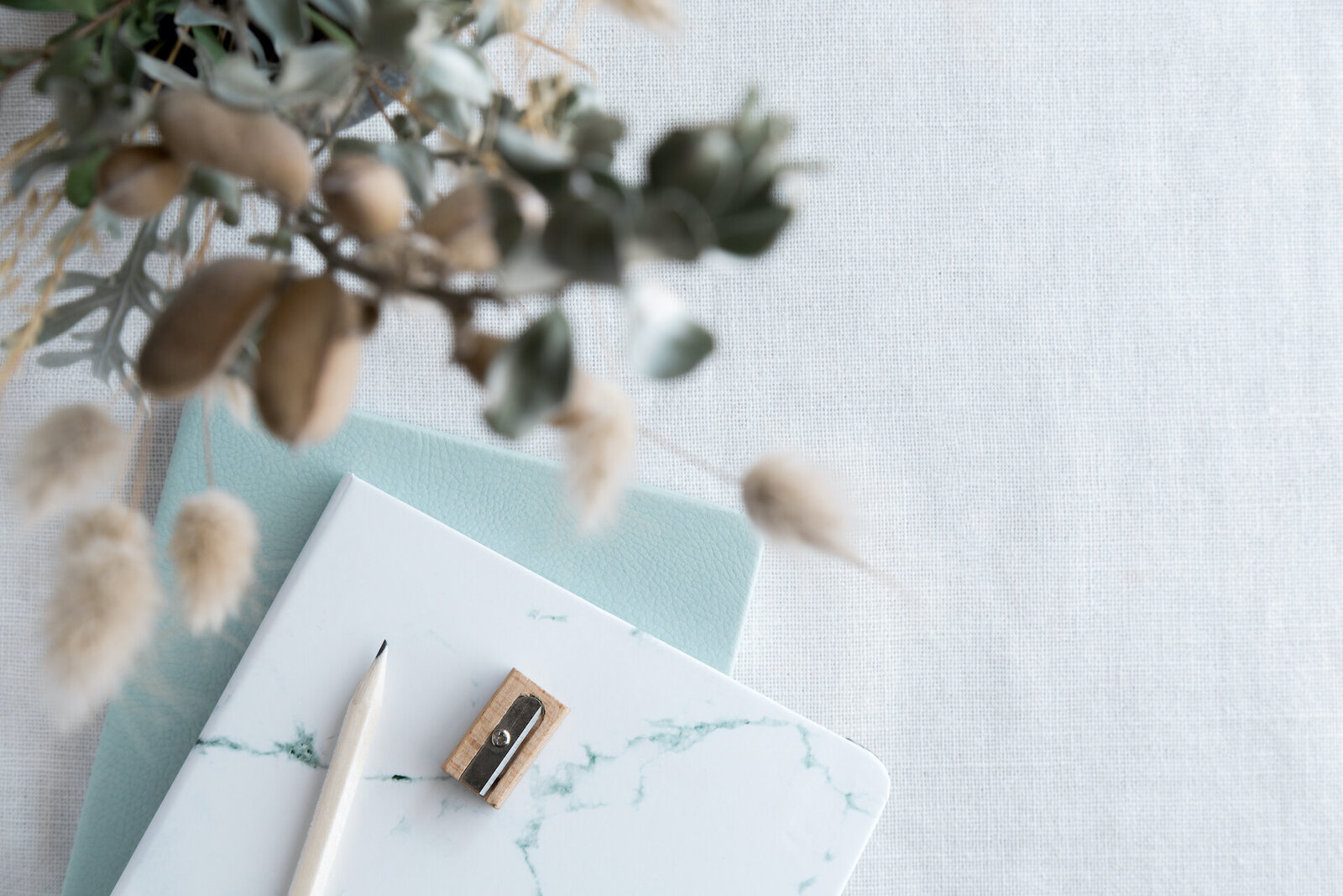 Moyo Neutral Minimalist Lifestyle4